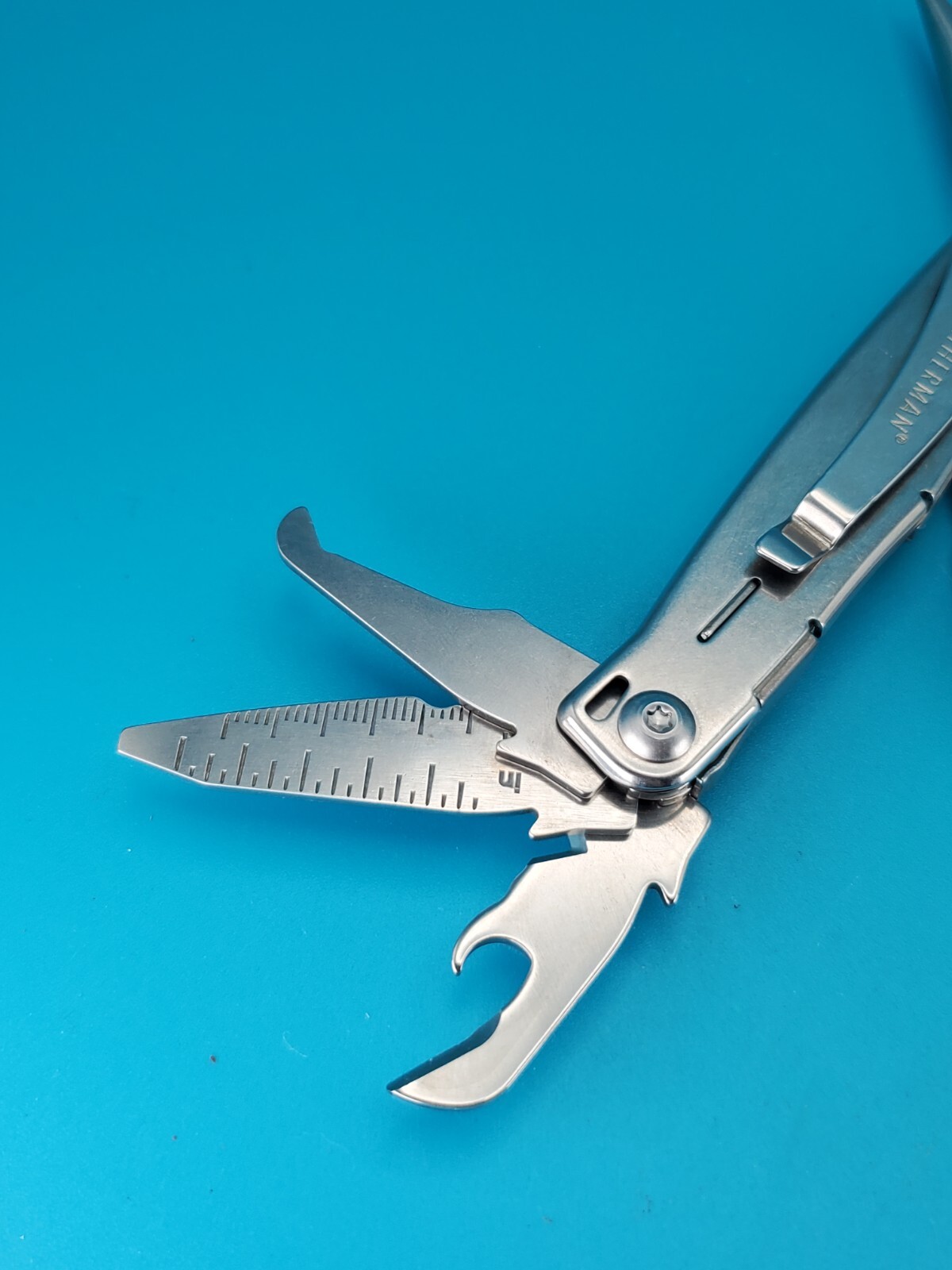 LEATHERMAN WINGMAN MULTI-TOOL! FAST SHIPPING! WITH SHEATH!