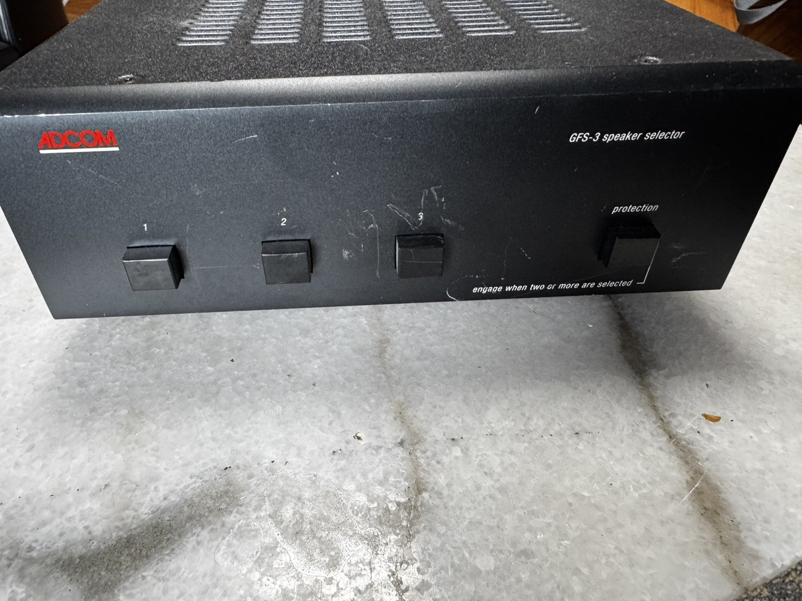 ADCOM GFS-3 Speaker Selector