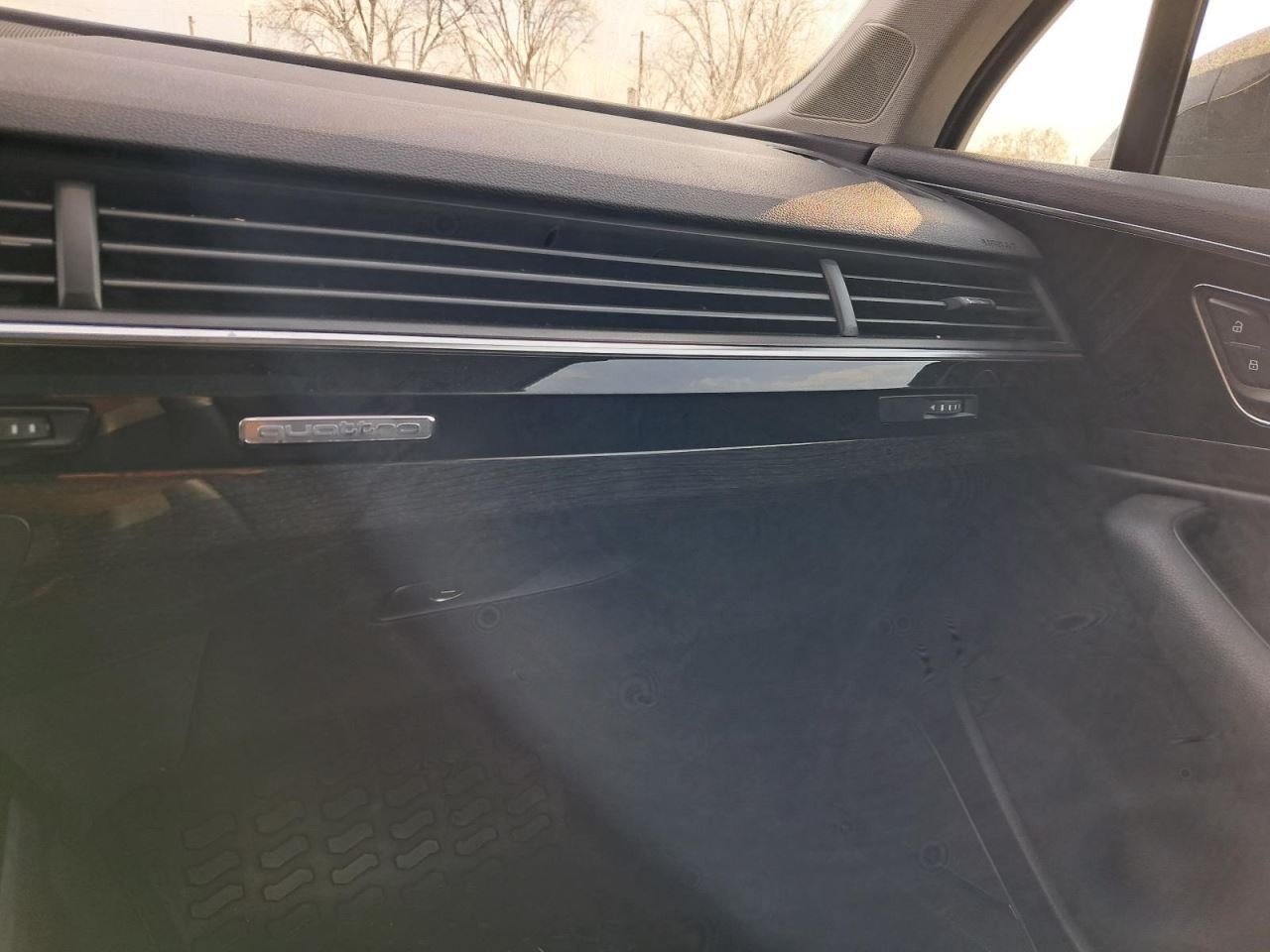 Q7 AUDI   2017 Glove Box 4874471