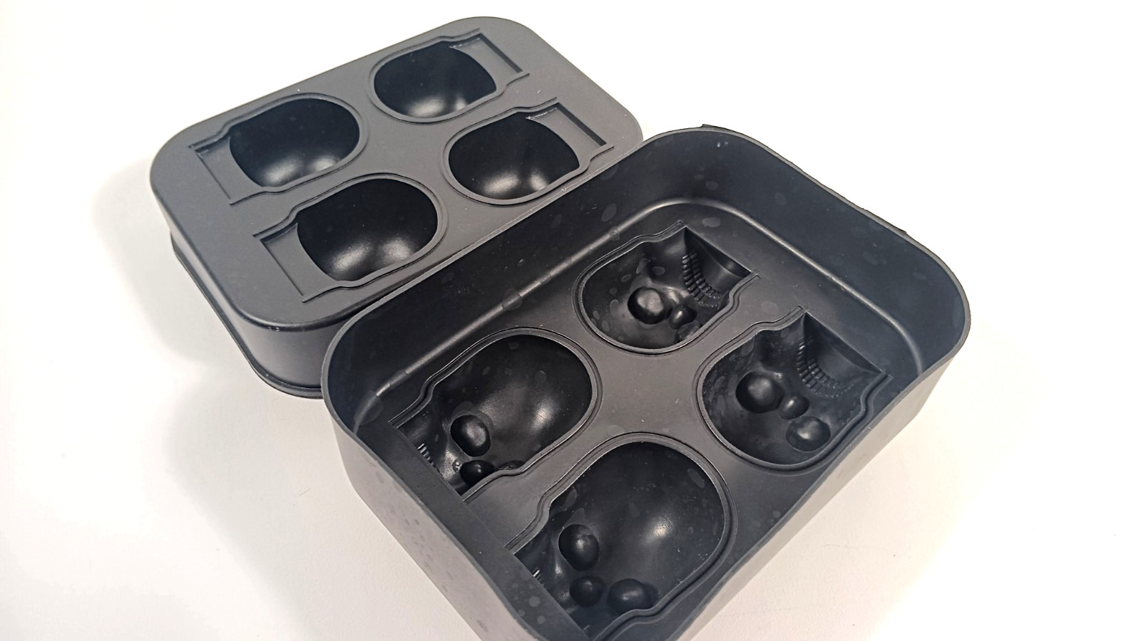 Skull Ice Cube Tray Halloween Silicone Rubber Preowned