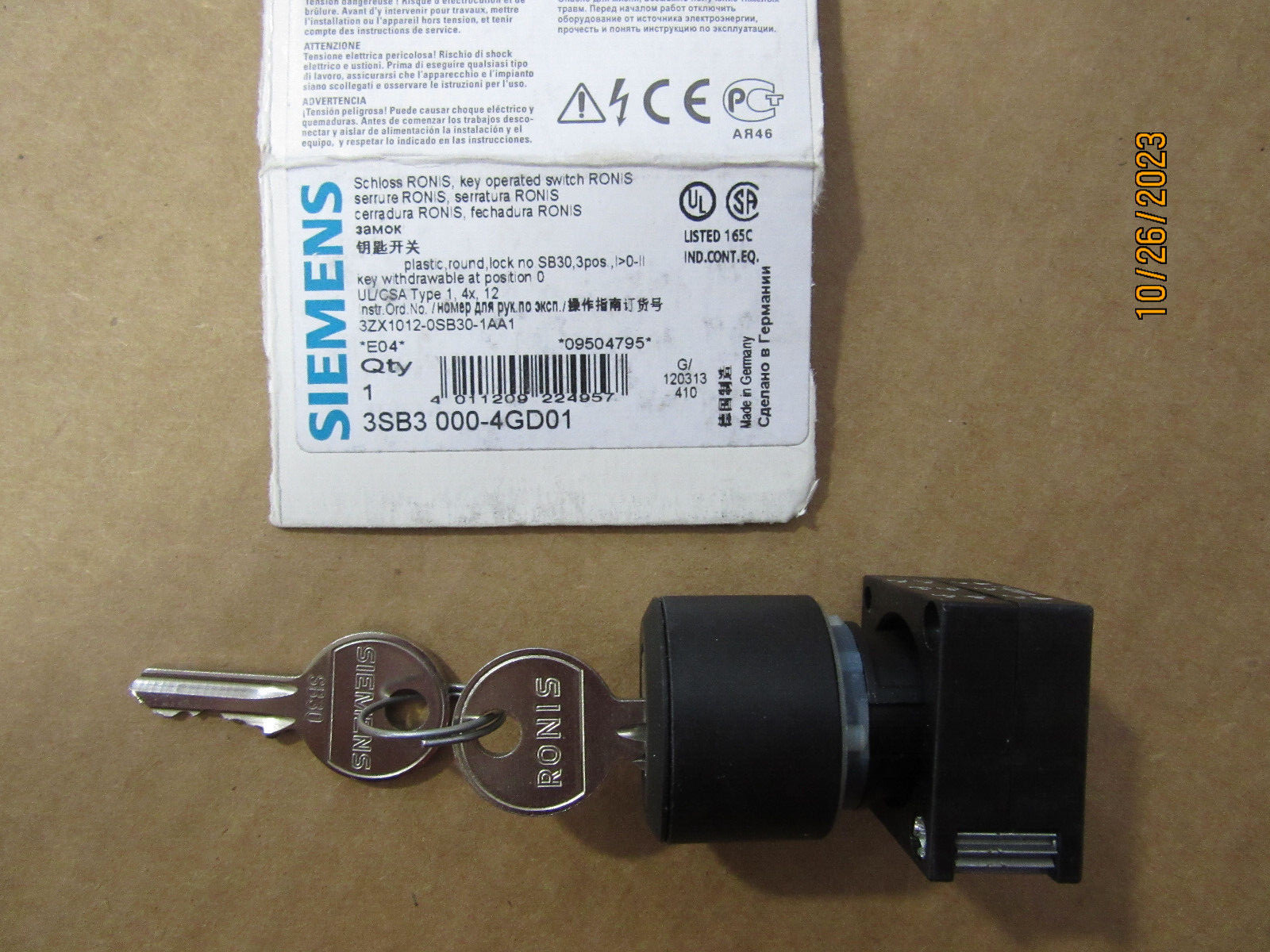 Siemens 3SB3000-4GD01 Keyed Switch with 2 Keys New!!! Free Shipping