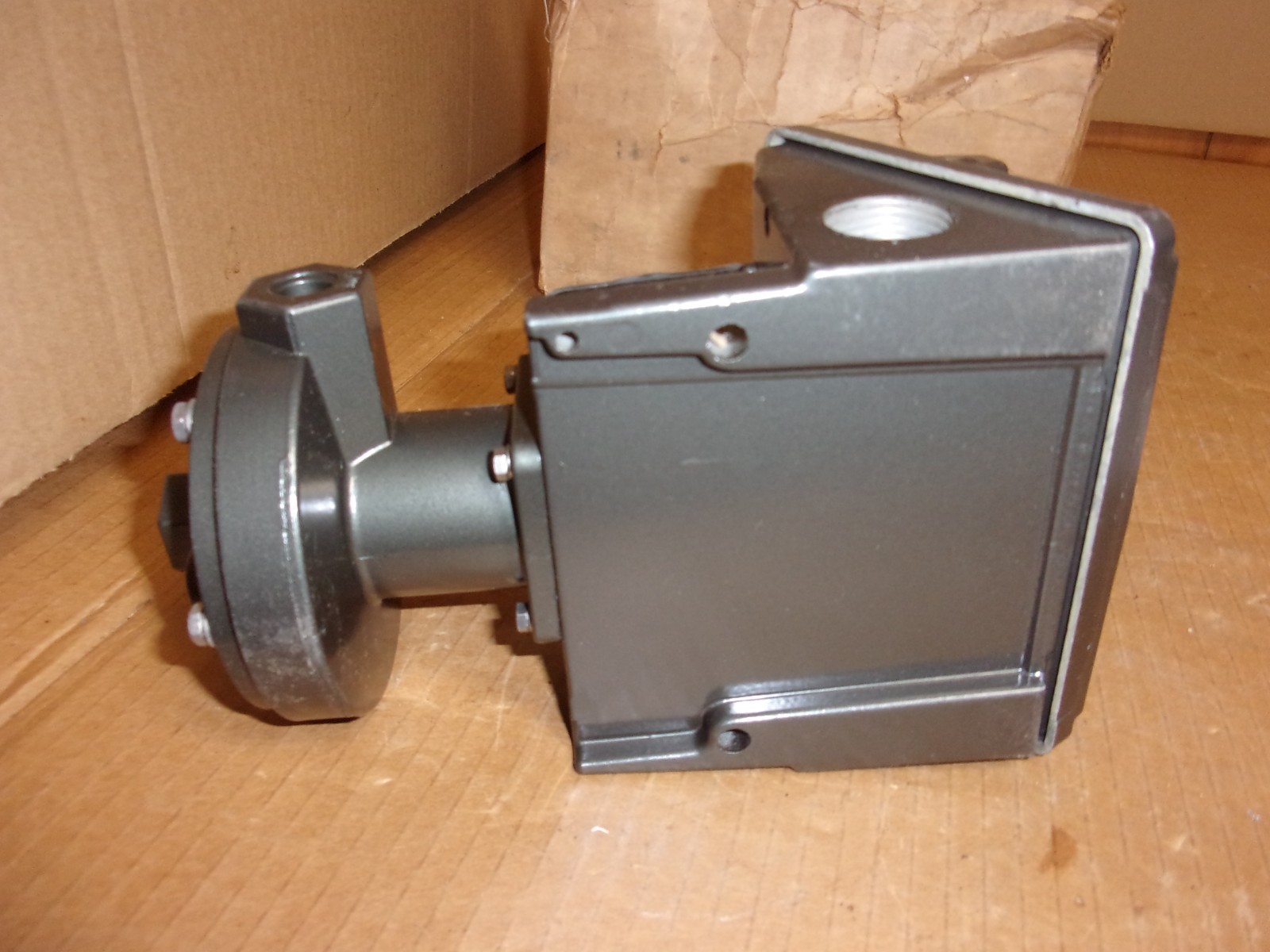 United Electric Nova Pressure Control Switch , type H115 , model 453