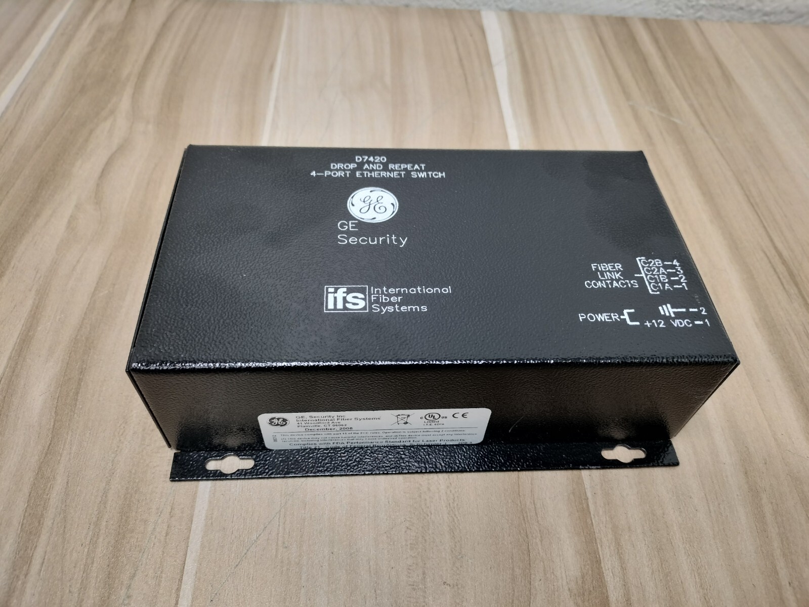 GE Security  IFS D7420 4-Port Ethernet Switch