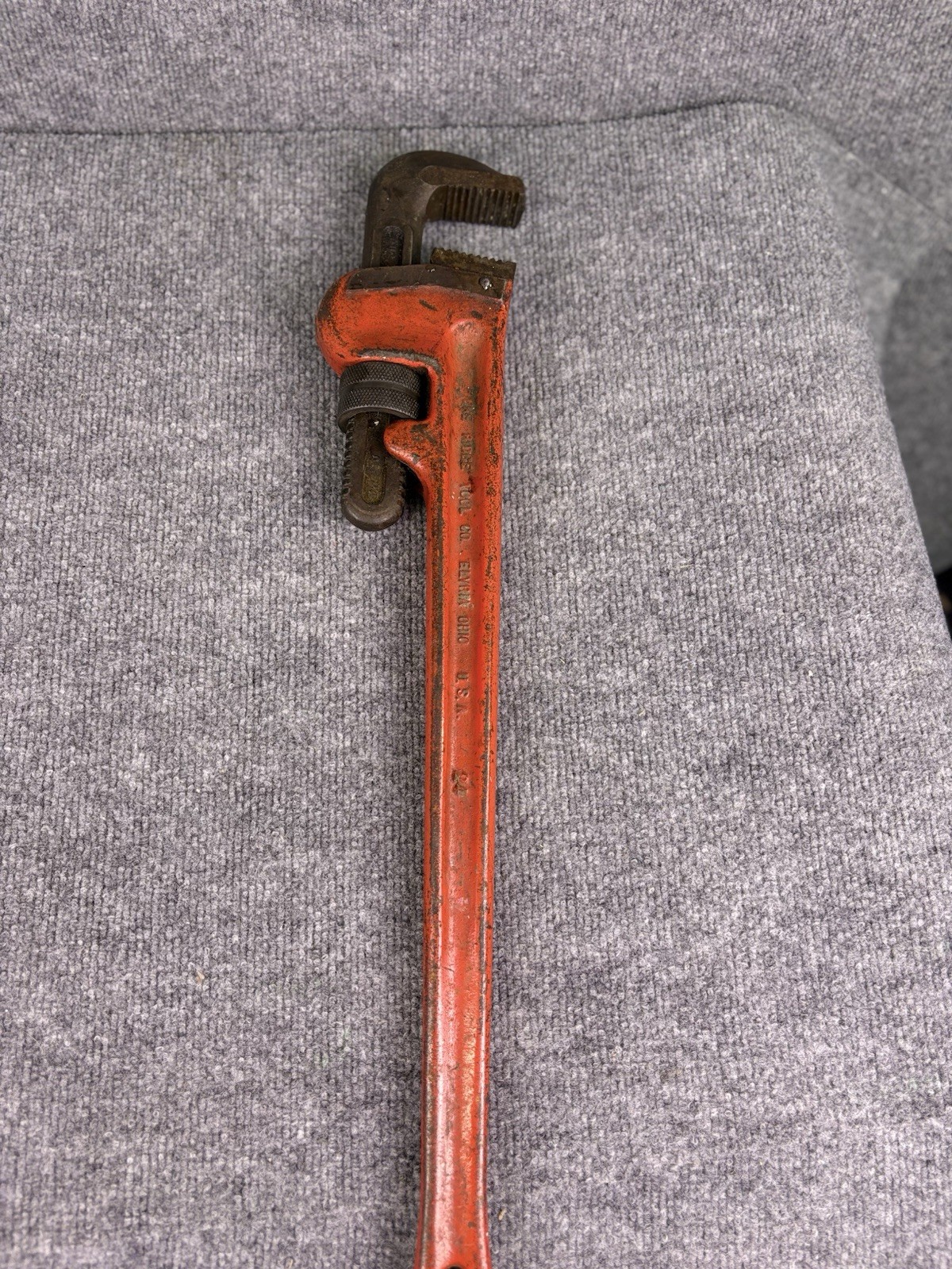 RIDGID 24 in Cast Iron End Pipe Wrench Heavy Duty Adjustable 3 in Capacity