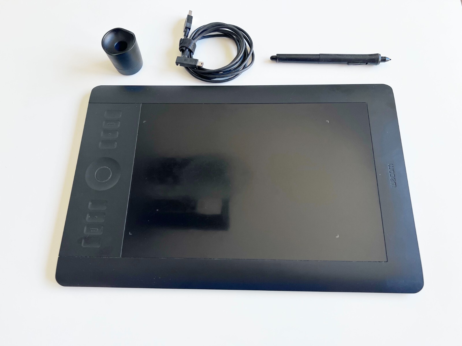 Wacom PTH-650 Intuos5 Medium Pen Tablet - Black