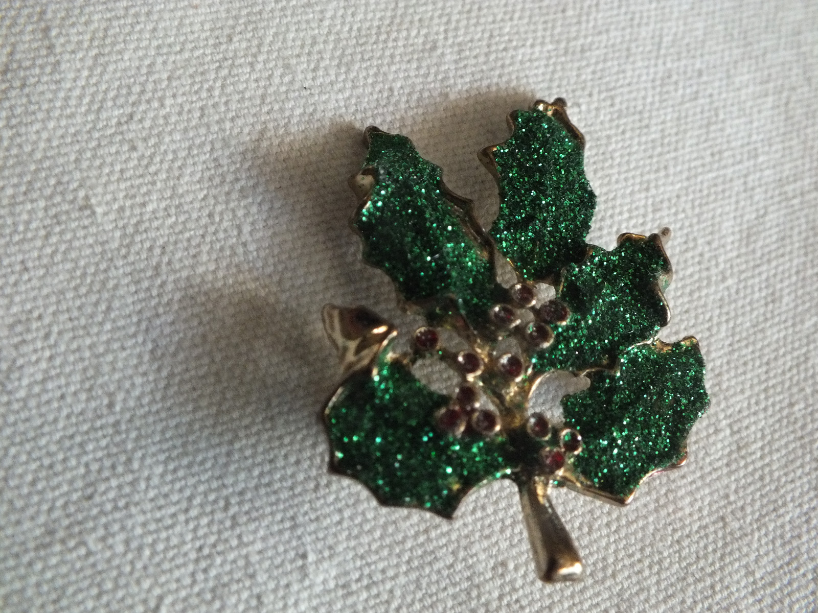 Holiday Brooch Pin Gold Tone Holly Branch Gltter Green Red Enamel 2" UNIQUE