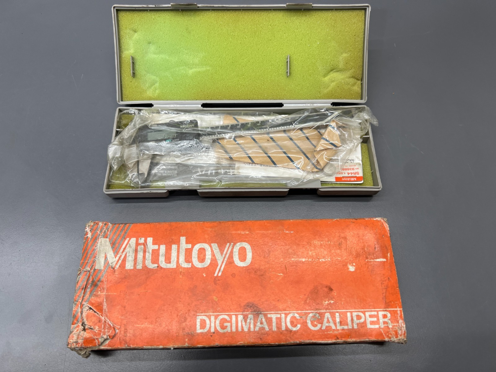 MITUTOYO 500-136 DIGIMATIC CALIPER 0-6" 0-150mm RANGE .0005" 0.01mm W BOX JAPAN