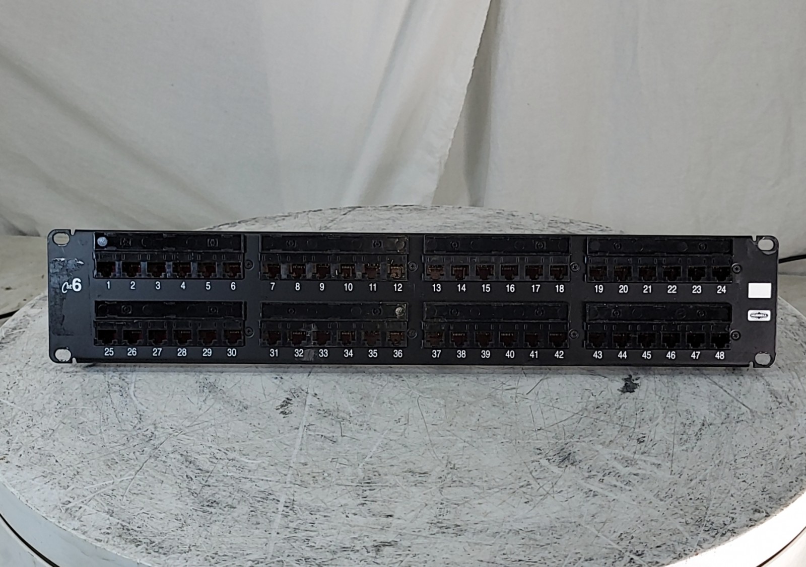 HUBBELL hp648 Cat6 Patch Panel 2U Rackmount 48-Port