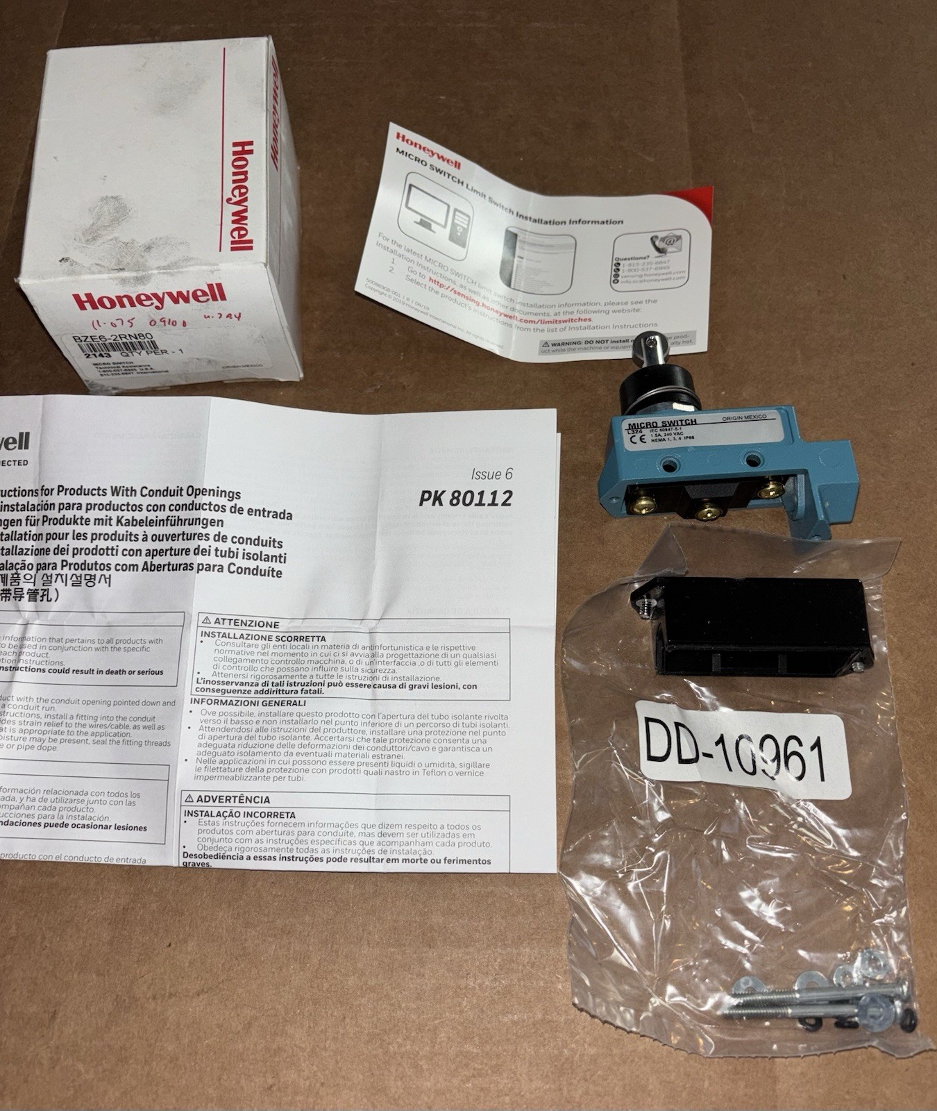 Honeywell Micro Switch BZE6-2RN80 Honeywell BZE62RN80 rolling plunger New in box