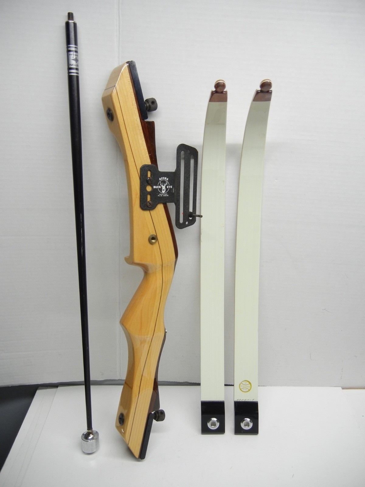 Hoyt Easton Polaris Recurve Bow  RH # 35Lb/Acra Buck Eye sight