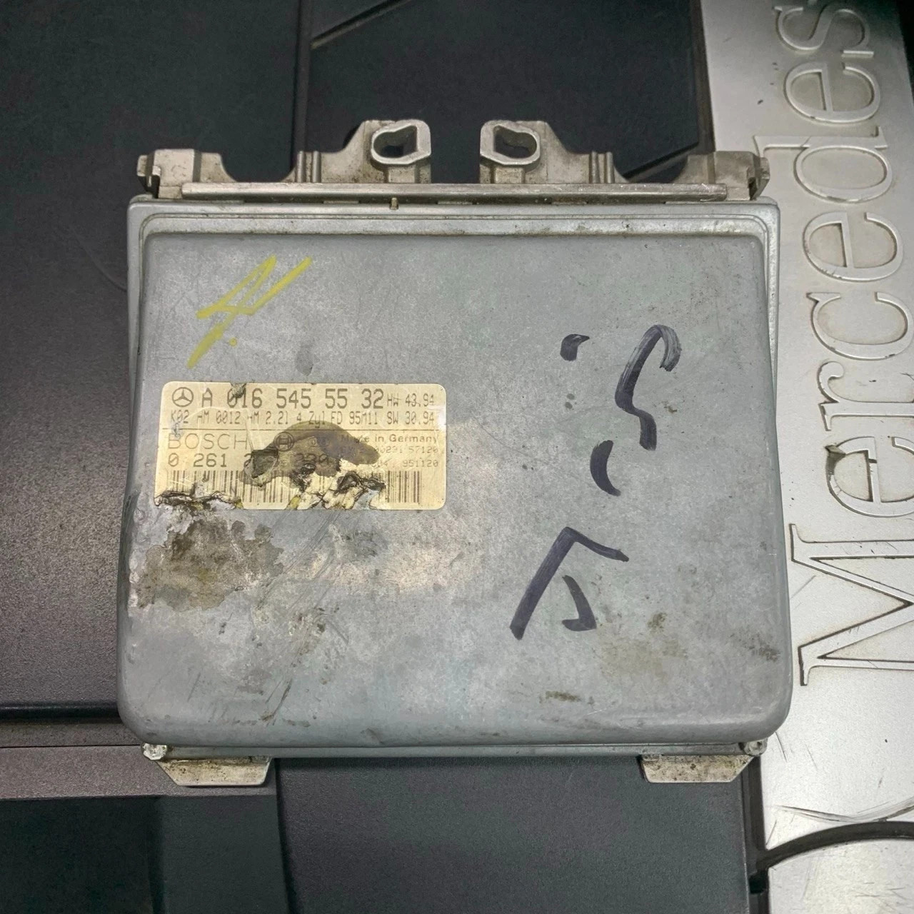 Mercedes W124 W202 M111 E220 C220 ECU Engine Control Module A0165455532