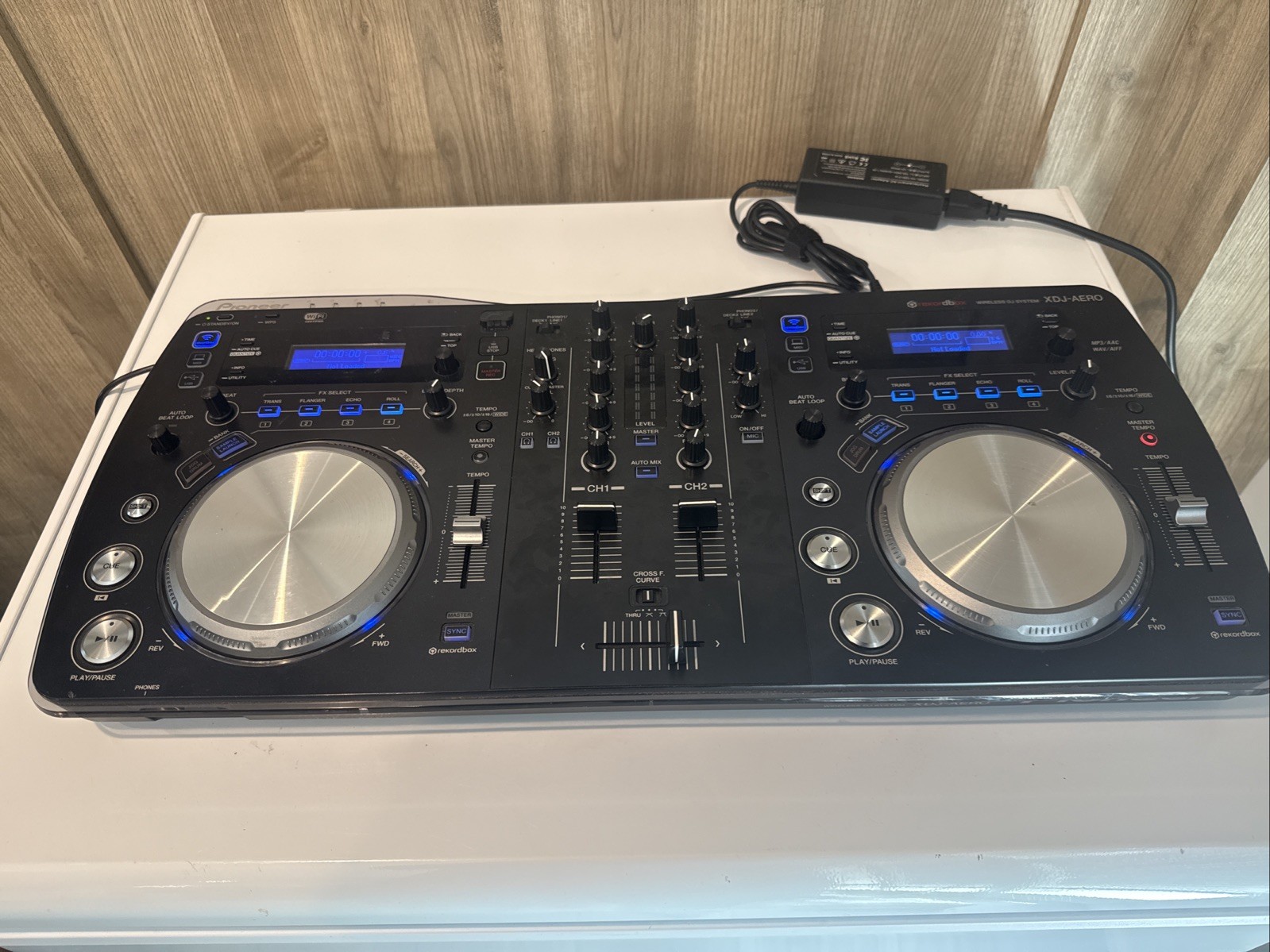Pioneer DJ XDJ-AERO Wireless All-In-One DJ System Rekordbox WiFi USB Controller