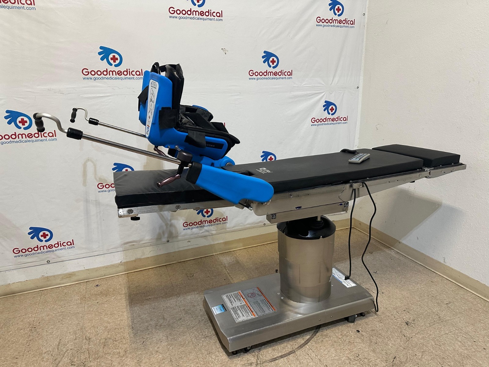 STERIS 4085 SURGERY TABLE with Steris Stirrups