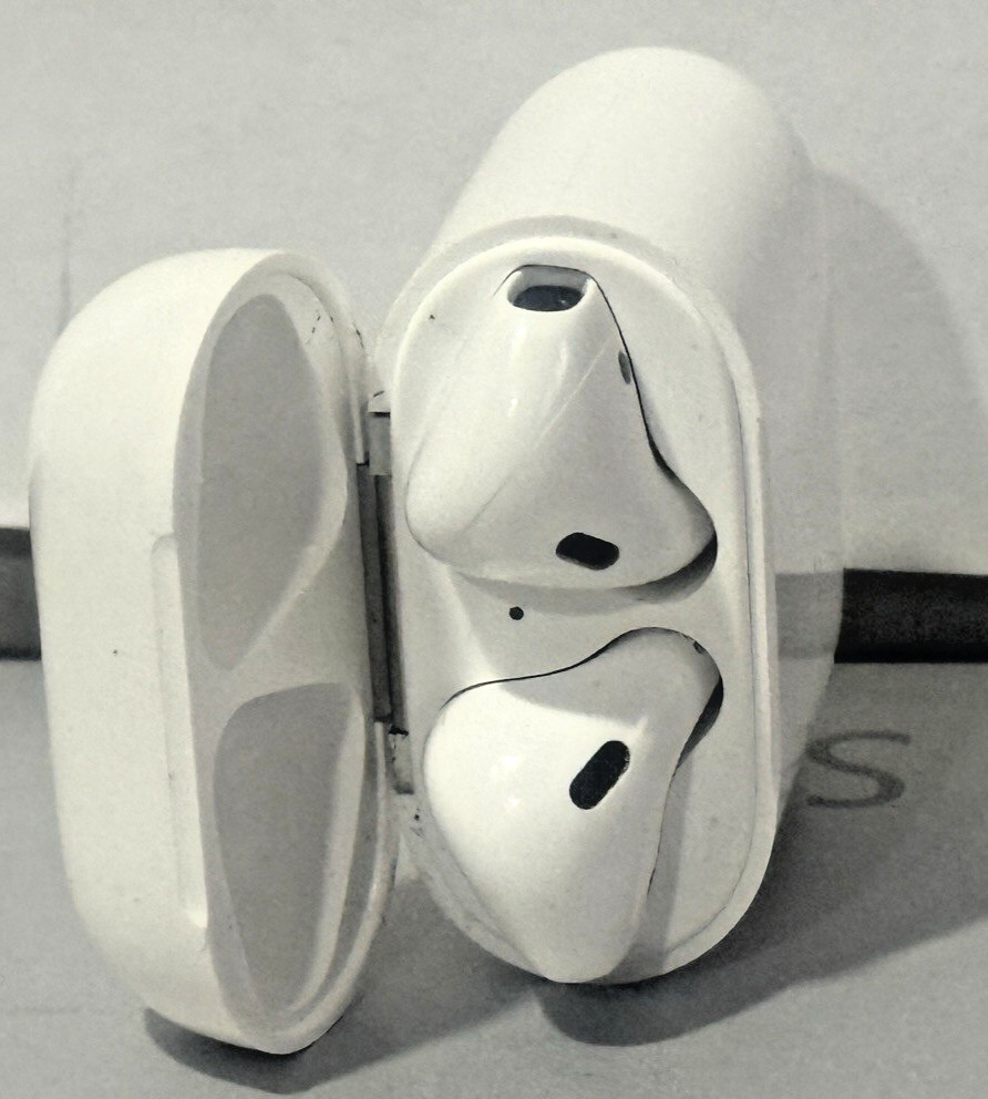 Apple AirPods 2nd Gen with Charging Case – Tested Authentic – Grade A