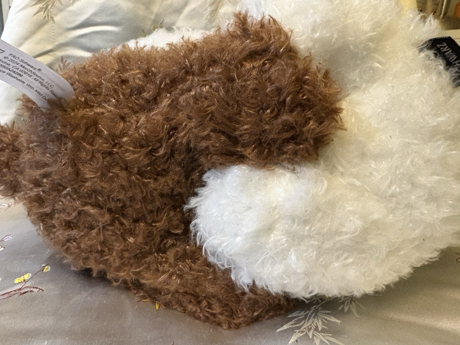 FAO Schwarz 9” Hugging Dogs Puppies Brown & White Plush Stuffed Animals NWT 2024