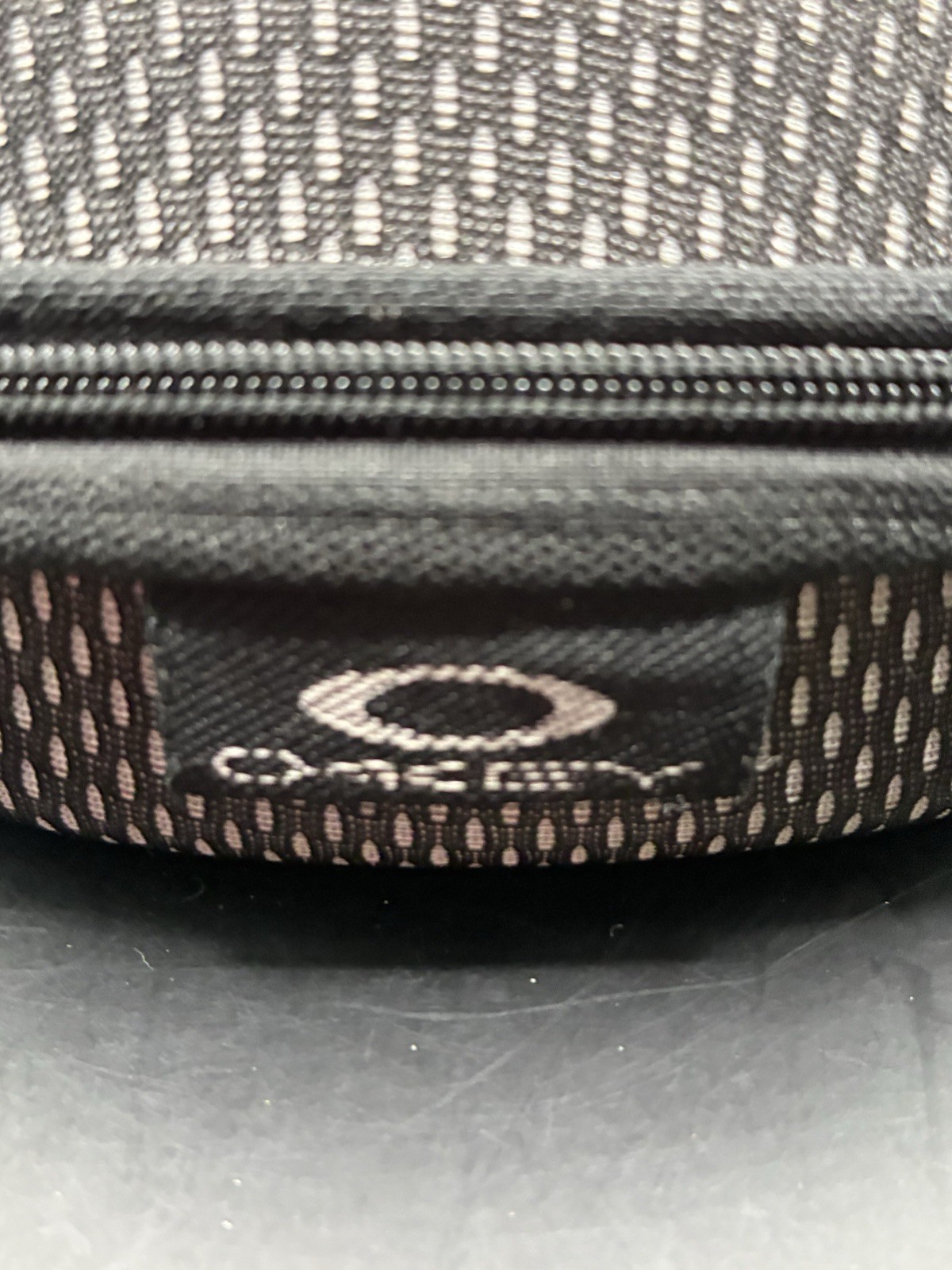 Oakley Style Sunglasses Soft Clamshell Zipper Case Black & Gray