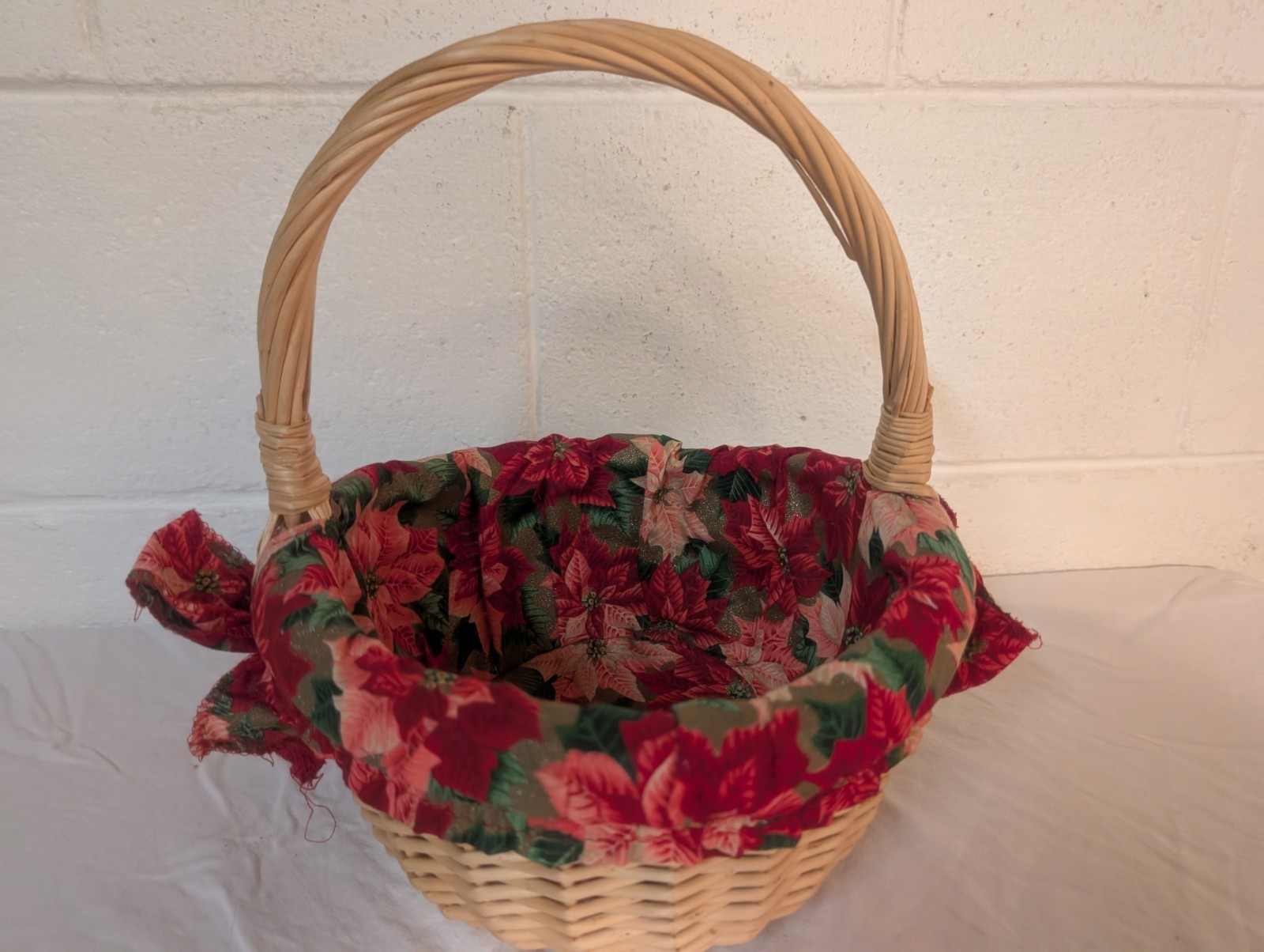 VTG Christmas Basket with Poinsettia Print Removable Liner 10" Across 12" High