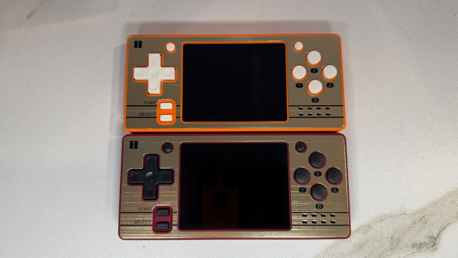 Q20 mini retro arcade handheld with over 2000 games
