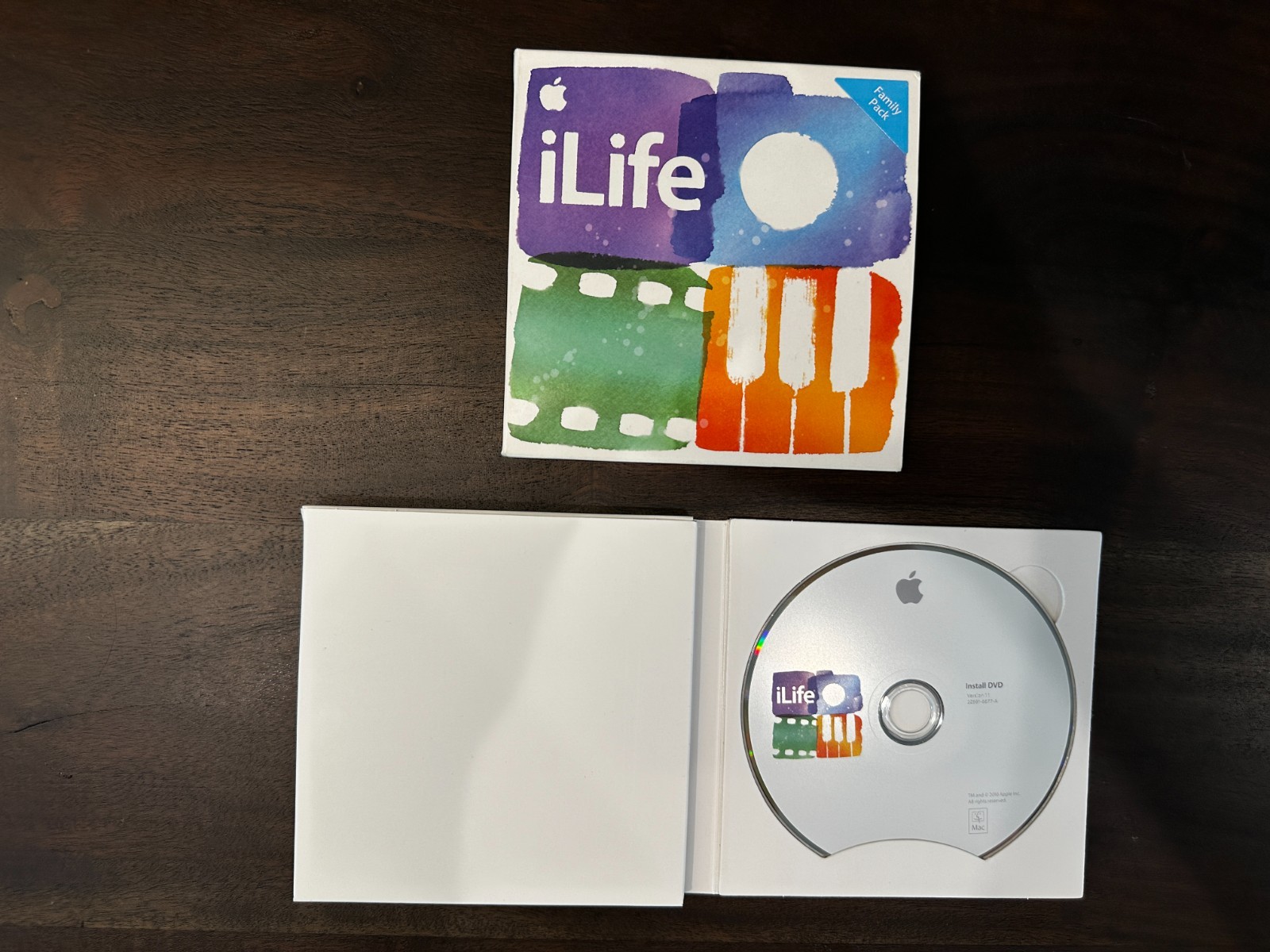 Apple iLife '11 - Family Pack - 5 users - iPhoto, iMovie, GarageBand, iWeb, iDVD