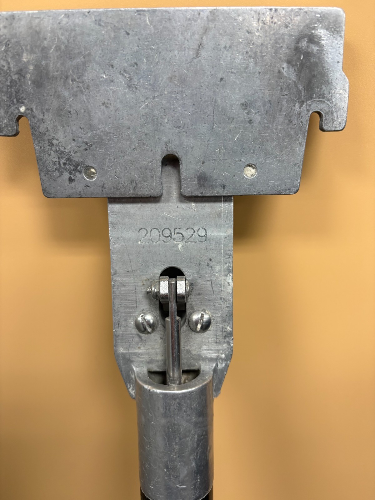 level 5 dry wall flat box long extension handle 40"