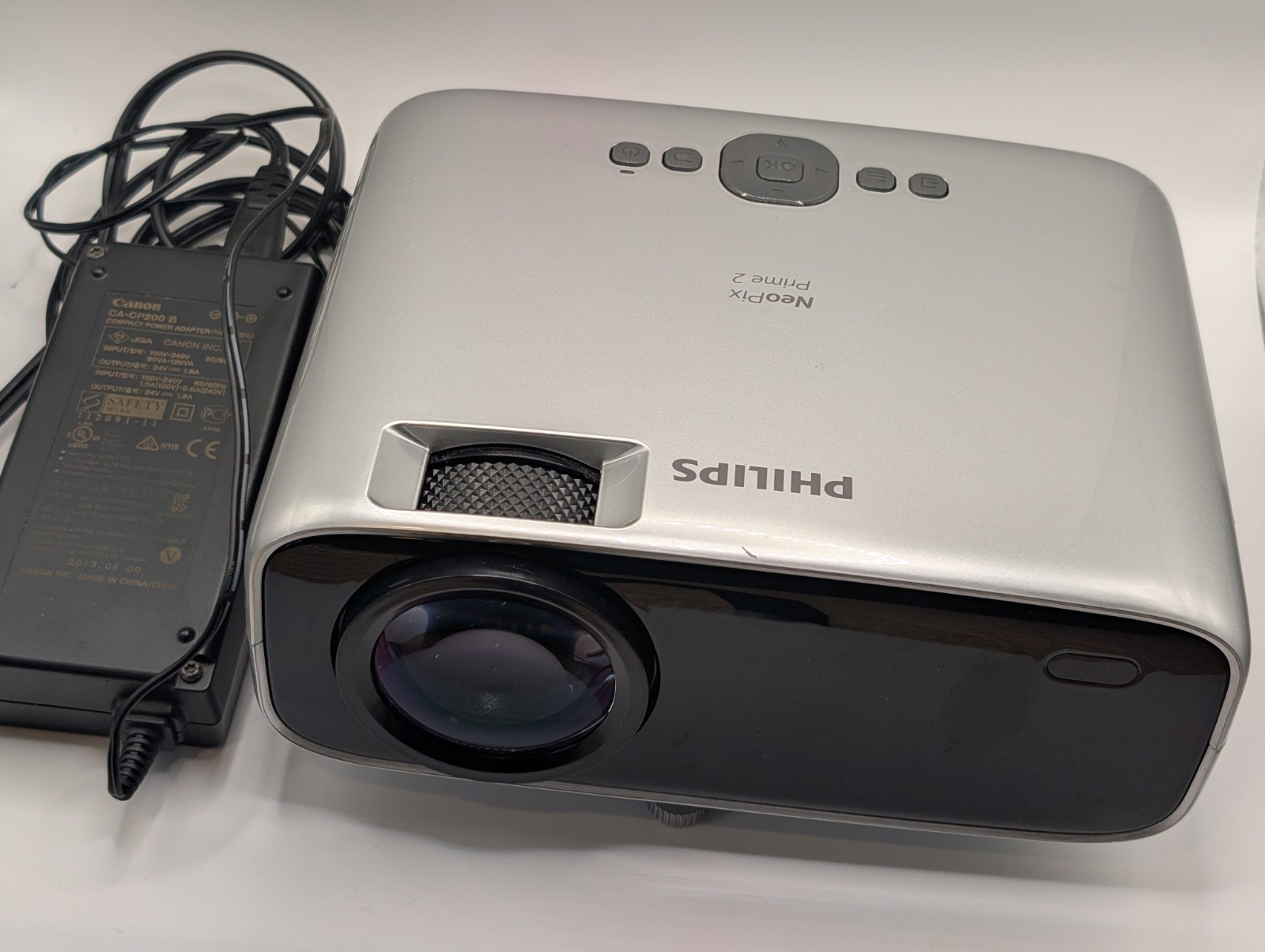 Philips NeoPix Prime2 Projector - NPX542, NO REMOTE CONTROL, tested .