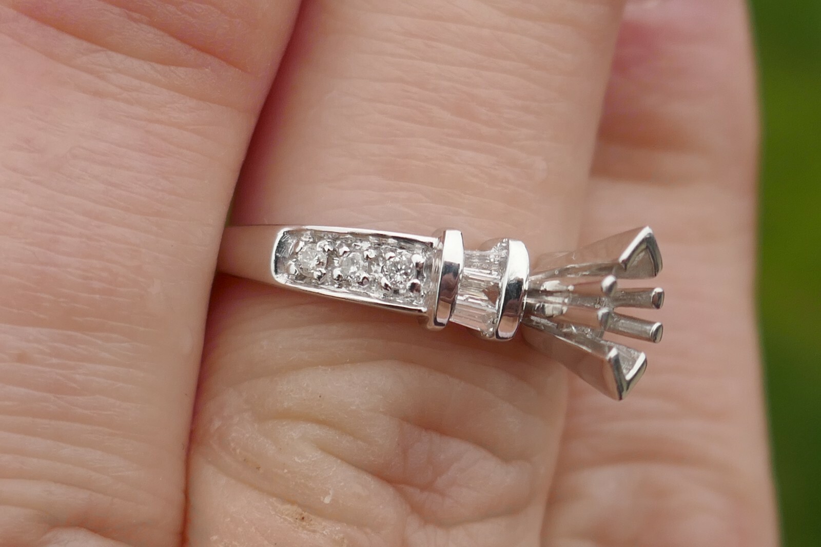 Gorgeous Platinum & Diamond Setting - Size 6.75 / 4.6 Grams