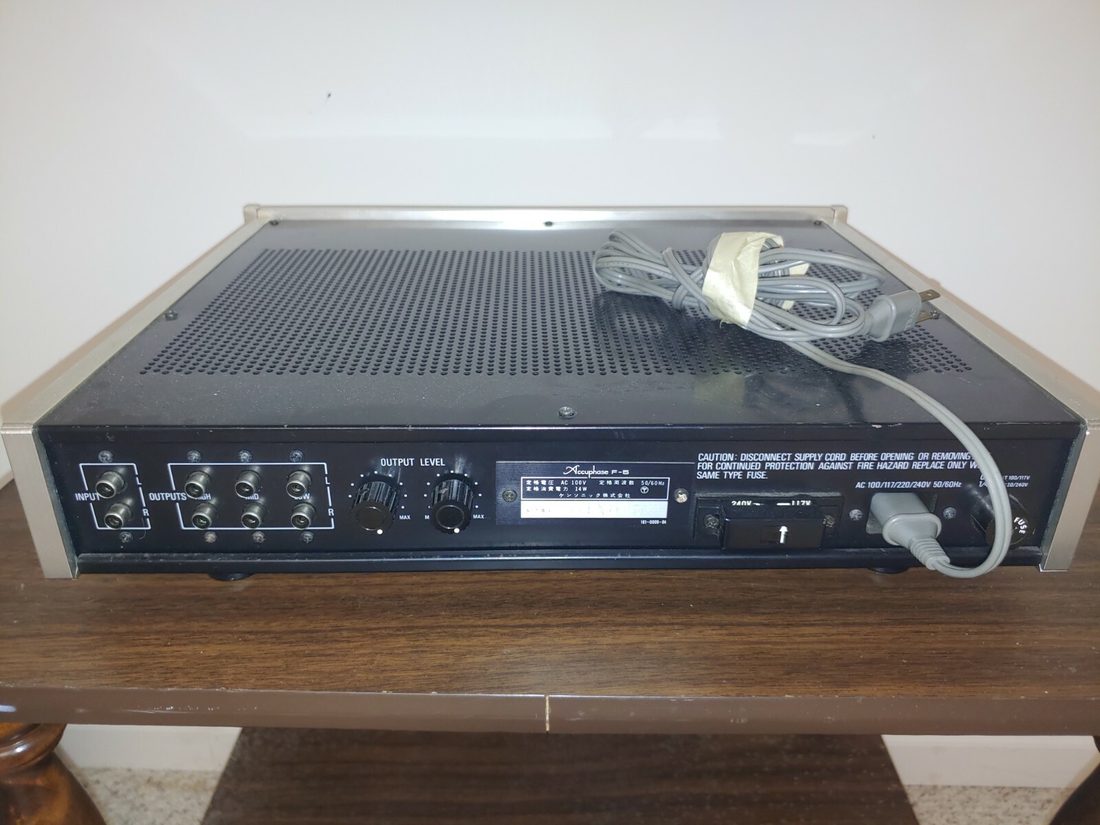 Accuphase F5 electronic crossover