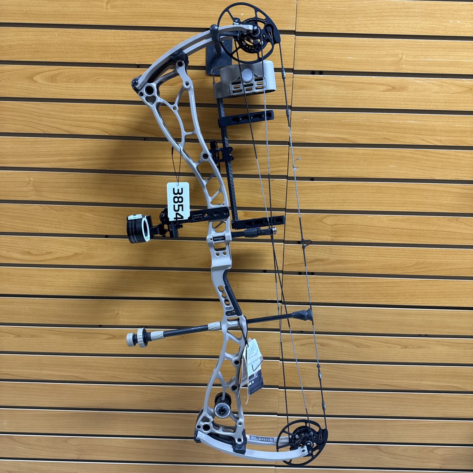 Item 3854 - Bowtech Archery Compound Bow - Proven 34 - Tan - RH - #70 - 25”-30”