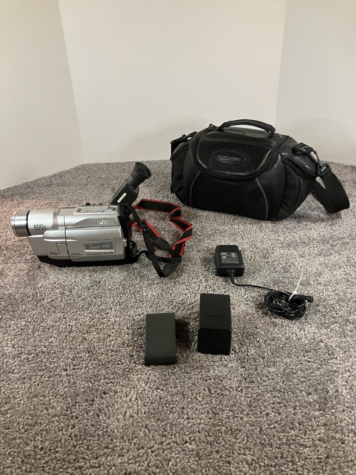 JVC Super VHS Camcorder Silver 600x Digital Zoom Picture Stabilizer *Read Descri