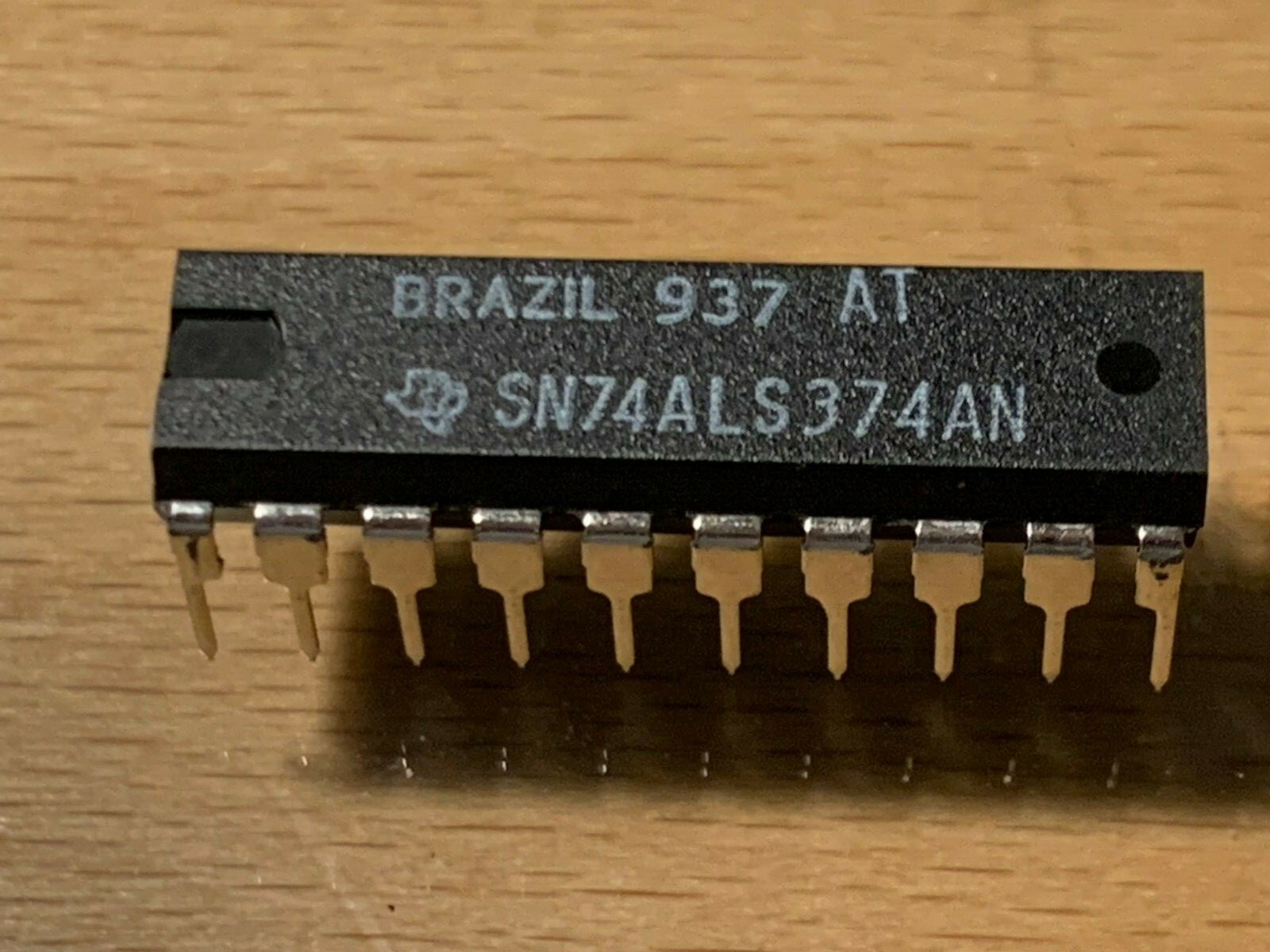 TI SN74ALS374AN , Flip Flop D-Type Bus Interface Pos-Edge 3-ST 1-El , PDIP-20