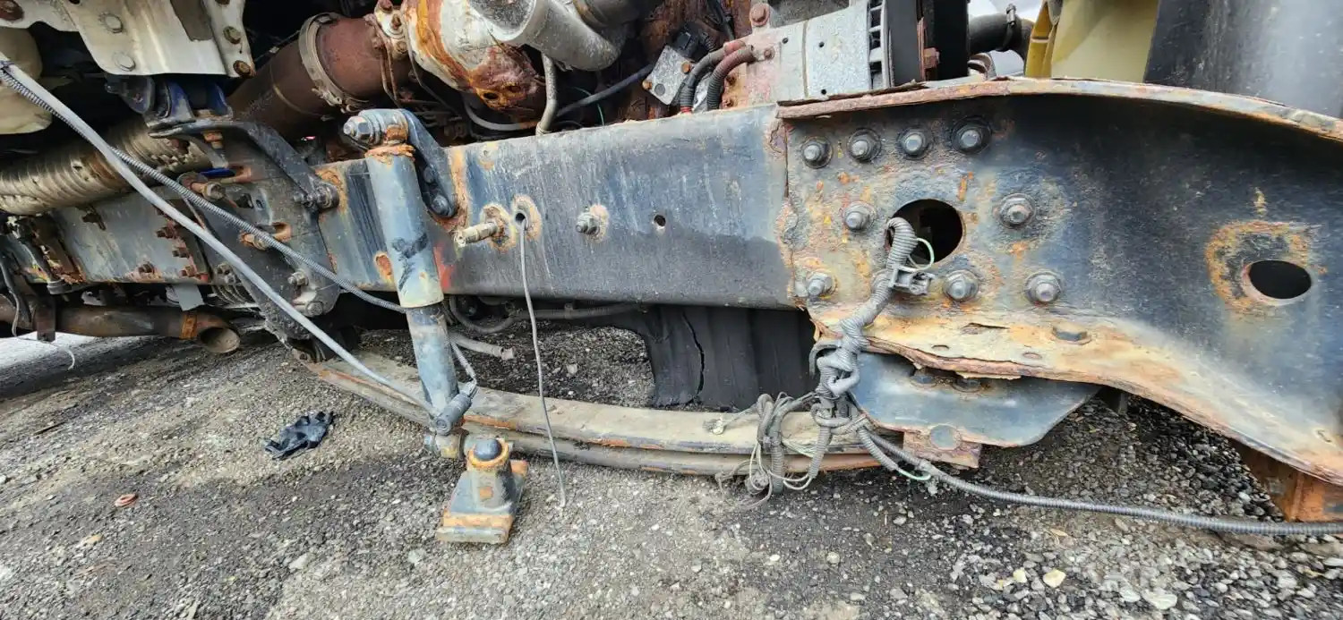 (Used) 2015 Freightliner Cascadia 125, FRONT LEAF SPRINGS Front Leaf & Springs