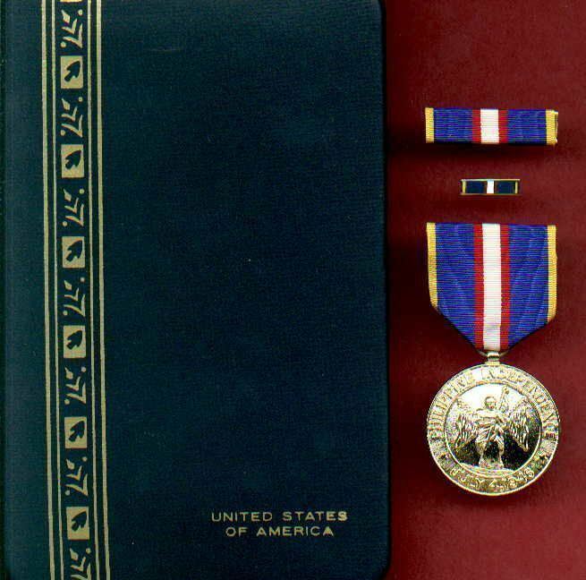WWII Philippine Independence medal in case with ribbon bar and lapel pin