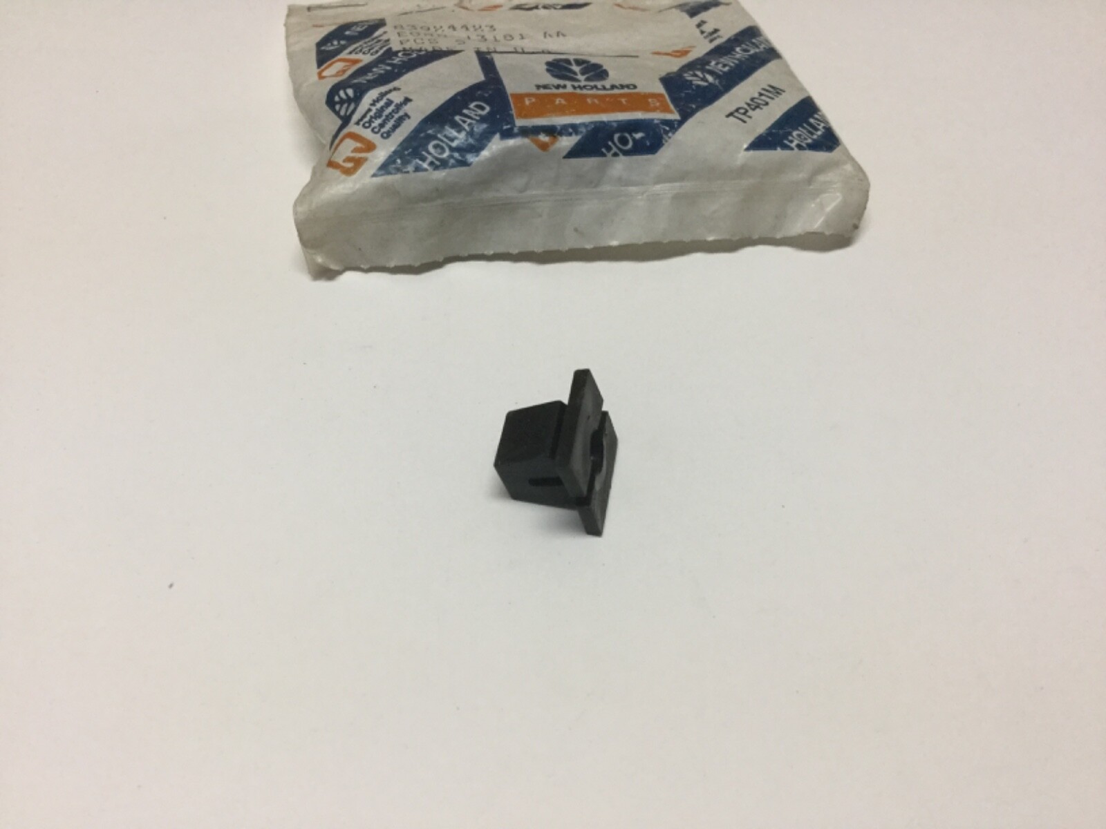 One (1) Genuine CNH Nut 83294423