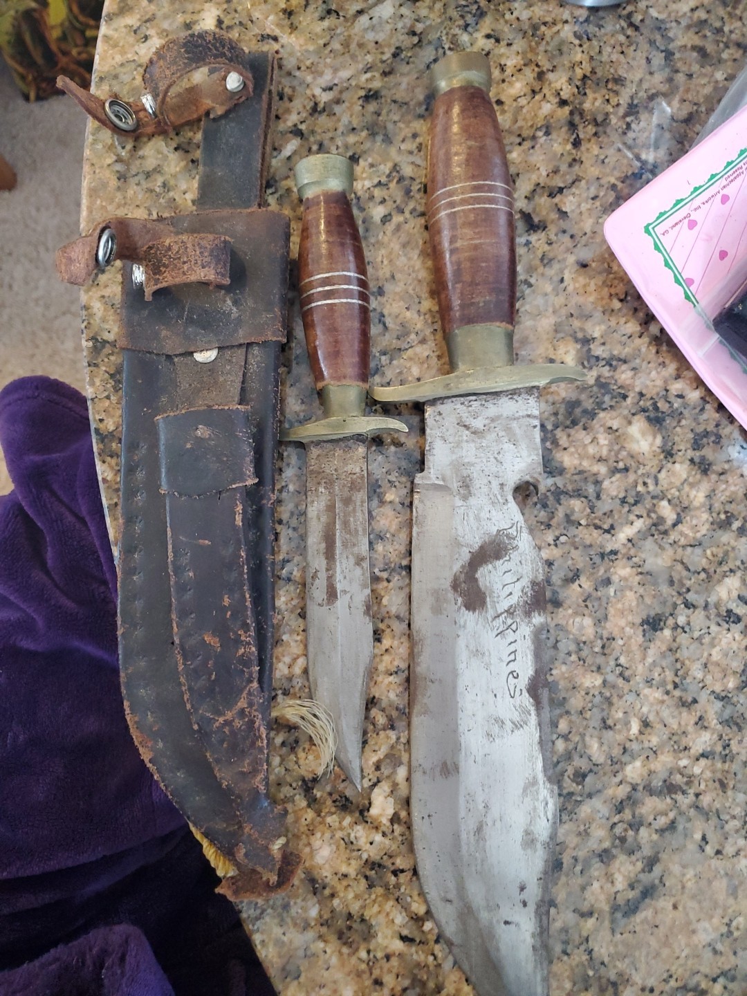 Double Sheath Fixed Blades Knife Set 1 Says Phillipines. Need Cleaning