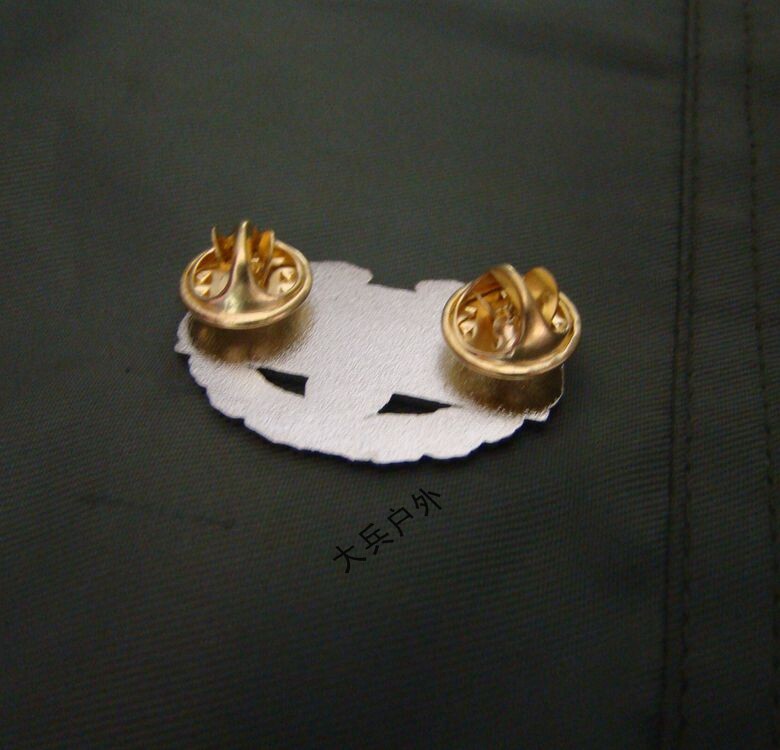 US Army Combat Medical Medic Metal Uniform Badge 1st Award Hat Pin Brooch