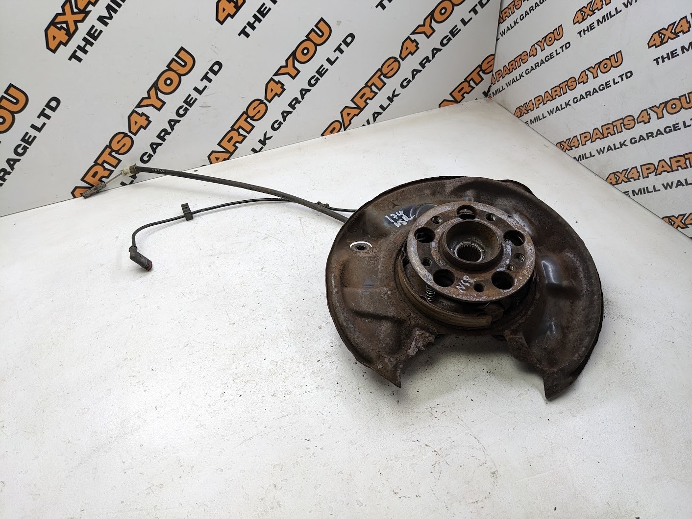 2005 MERCEDES SLK200 R171 LEFT REAR WHEEL HUB