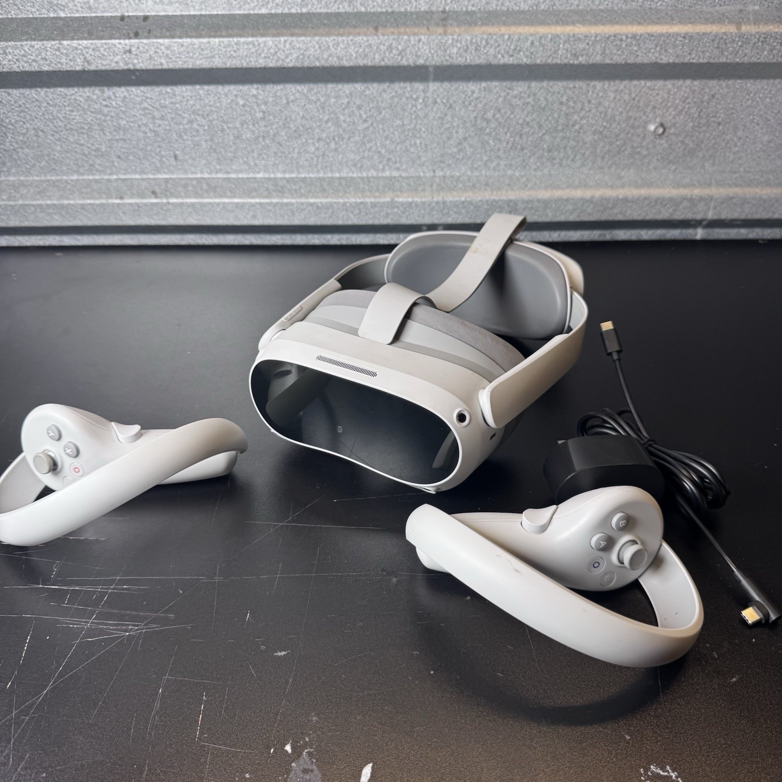 PICO 4 128GB All-in-One VR Headset Glasses White Lightweight Wireless, Good