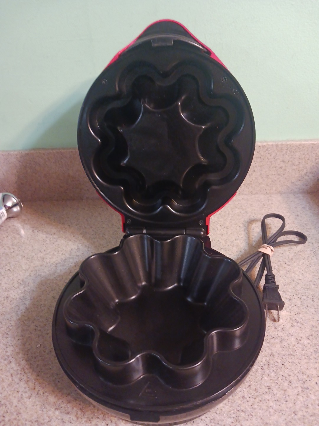 Taco Tuesday Tortilla Shell Maker Electric Indicator Lights TTTB1RD WORKS WELL