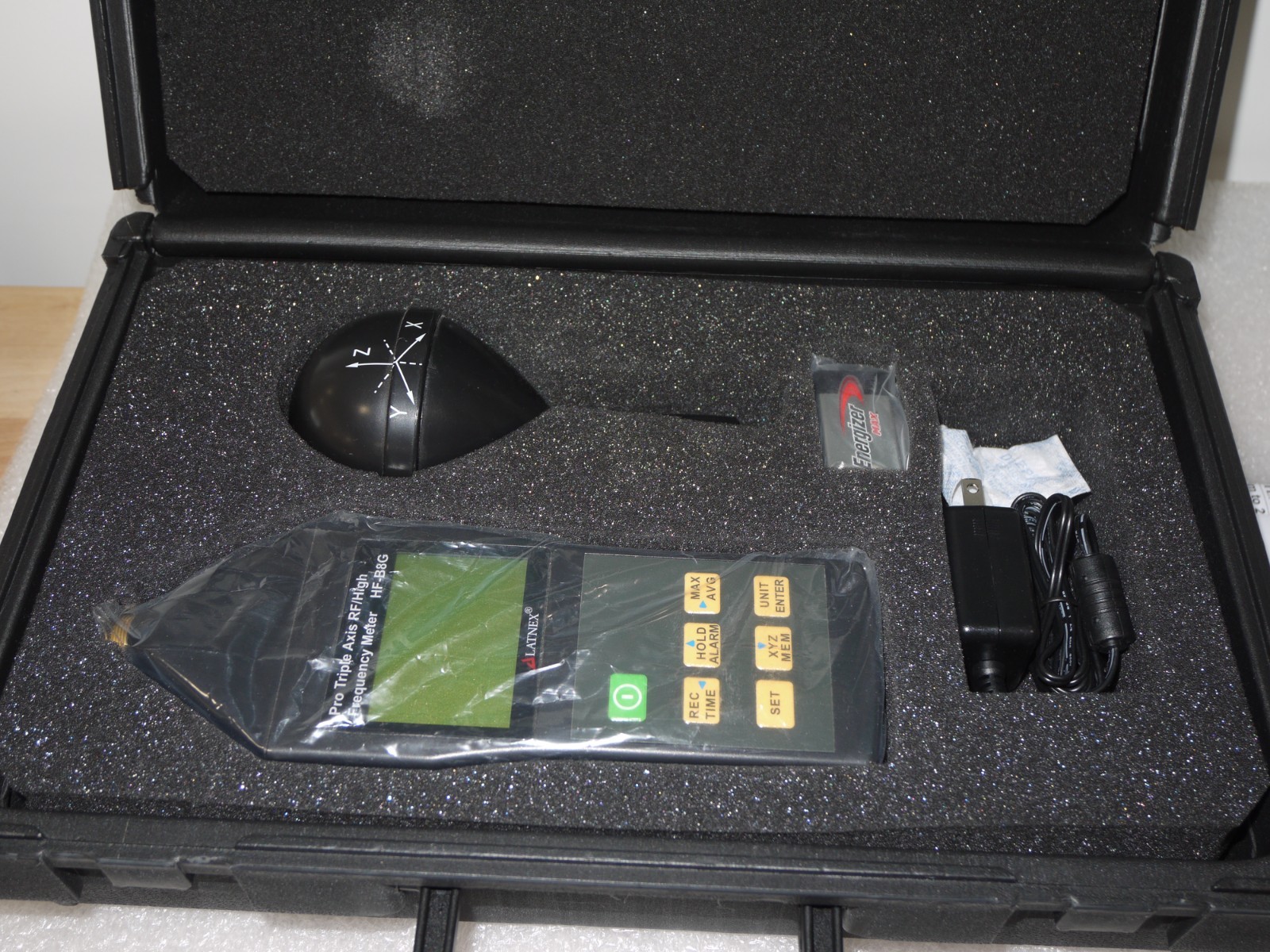RF meter with triple axis for Cell and RF measurement.
