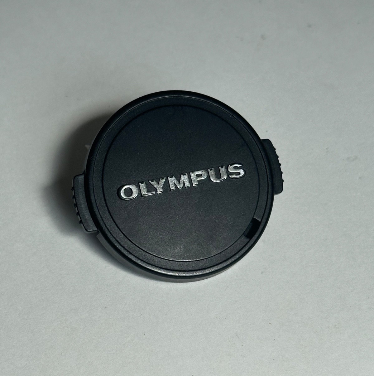 Olympus 41mm Front Lens Cap Pinch Squeeze