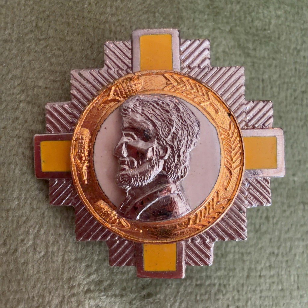 U.S. Army 33rd Infantry Division DUI Pin Abraham Lincoln Vintage 1in