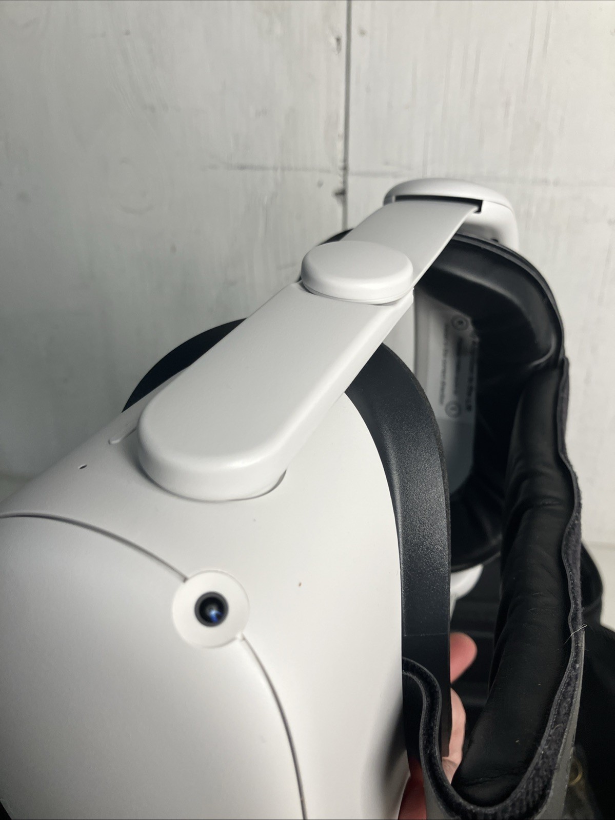 Meta Quest 2 VR Headset With Controllers & Carrying Case Pre-Owned