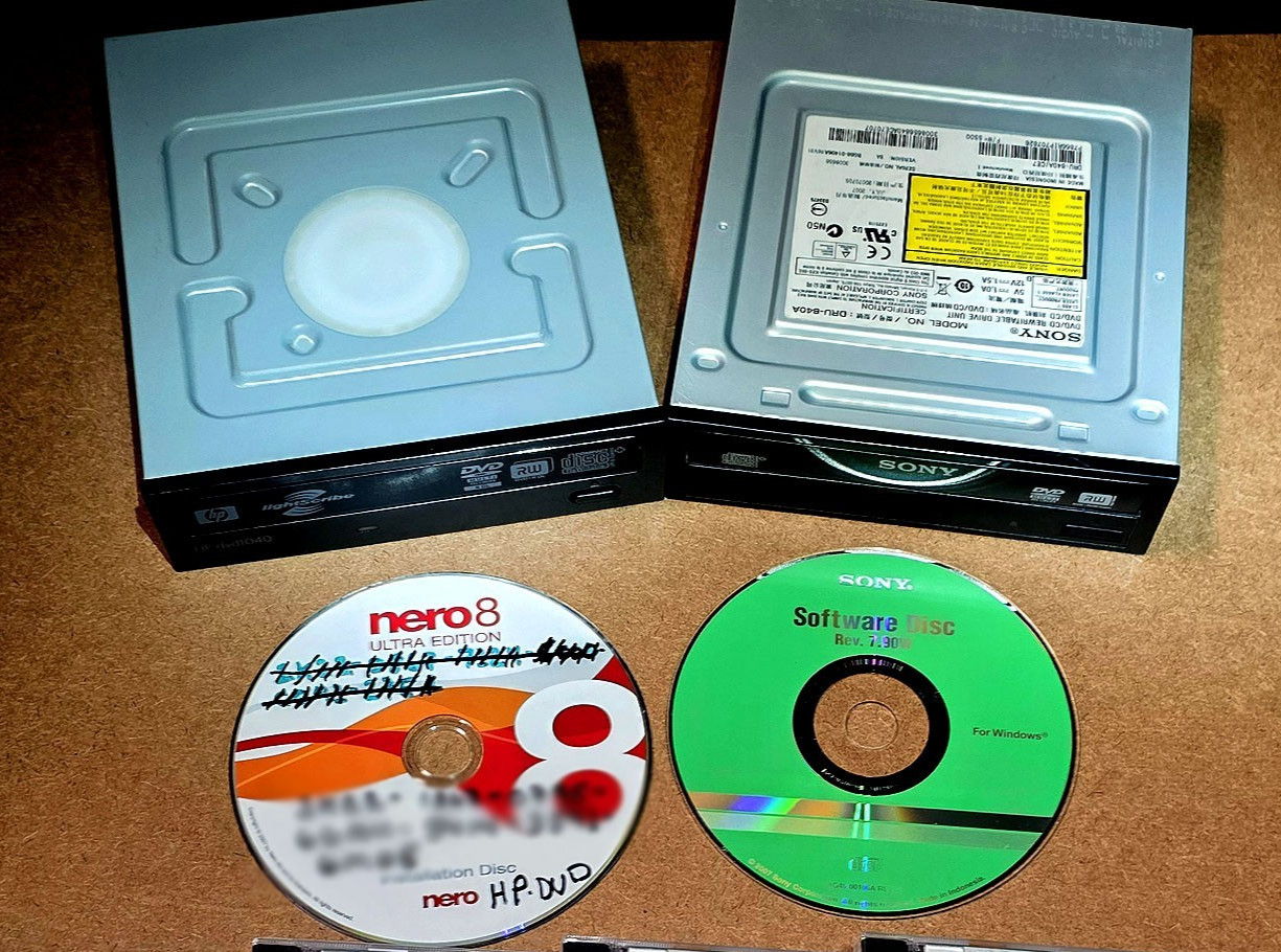 VINTAGE COMPUTER PERIPHERALS DVD Internal Storage Lot - WRITER READER - HP, SONY