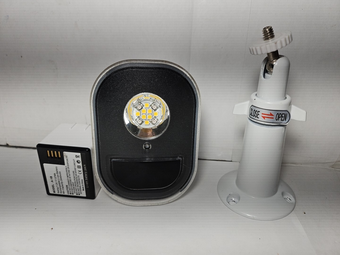 Arlo Security  Wire-Free Smart Lights (AL1101)