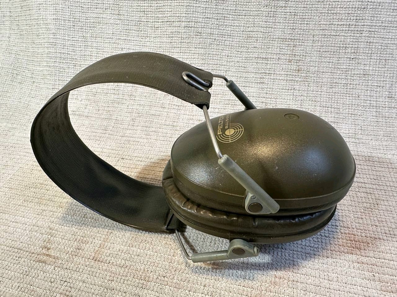Peltor Bull's Eye 6 Hearing Protection Ear Muffs Olive Green 016 345