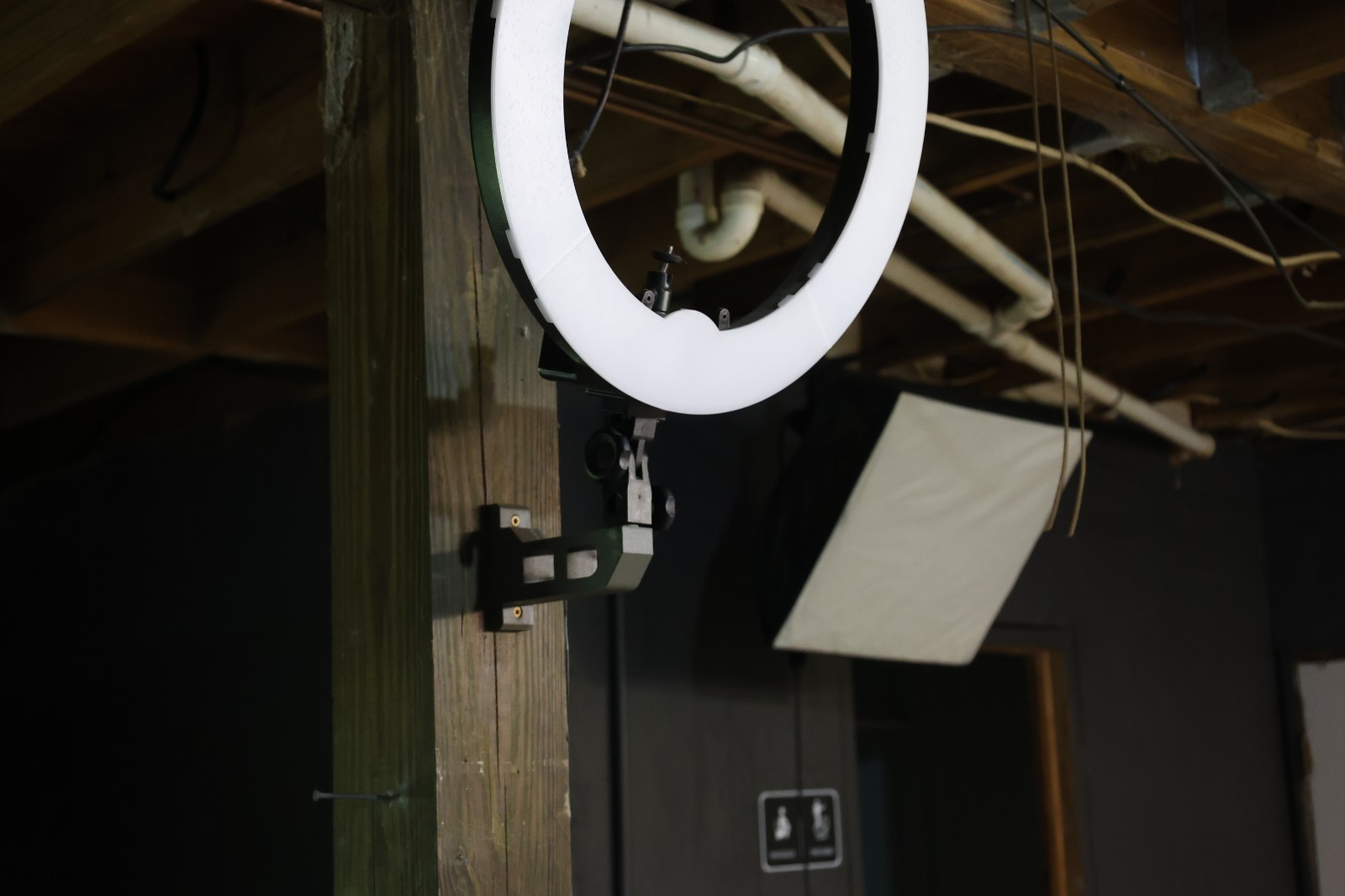 5/8" Baby Pin – Studio Light Wall Mount