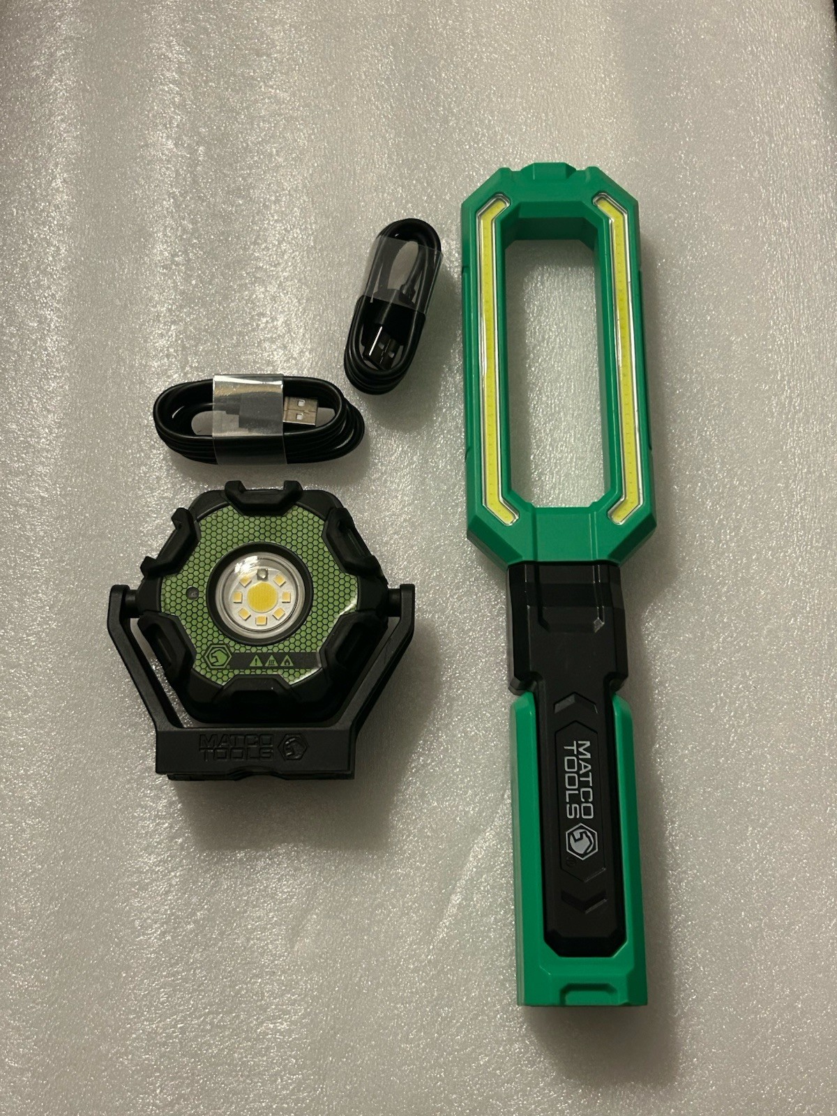 Matco Tools Rechargeable LED 1000 Lumen Flood Light And View Through Light