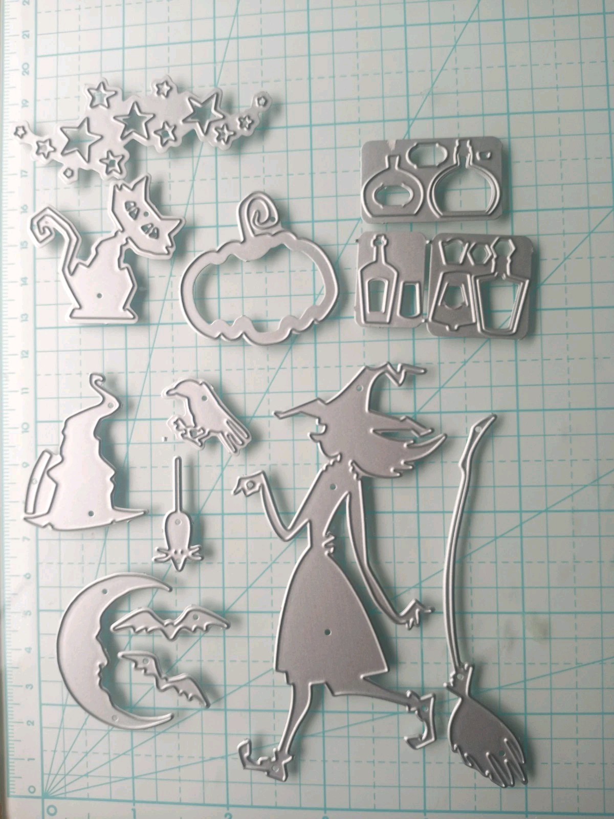 Wicked Witch, Cat, Moon & Stars and more Halloween Die Cut set 15pcs USED