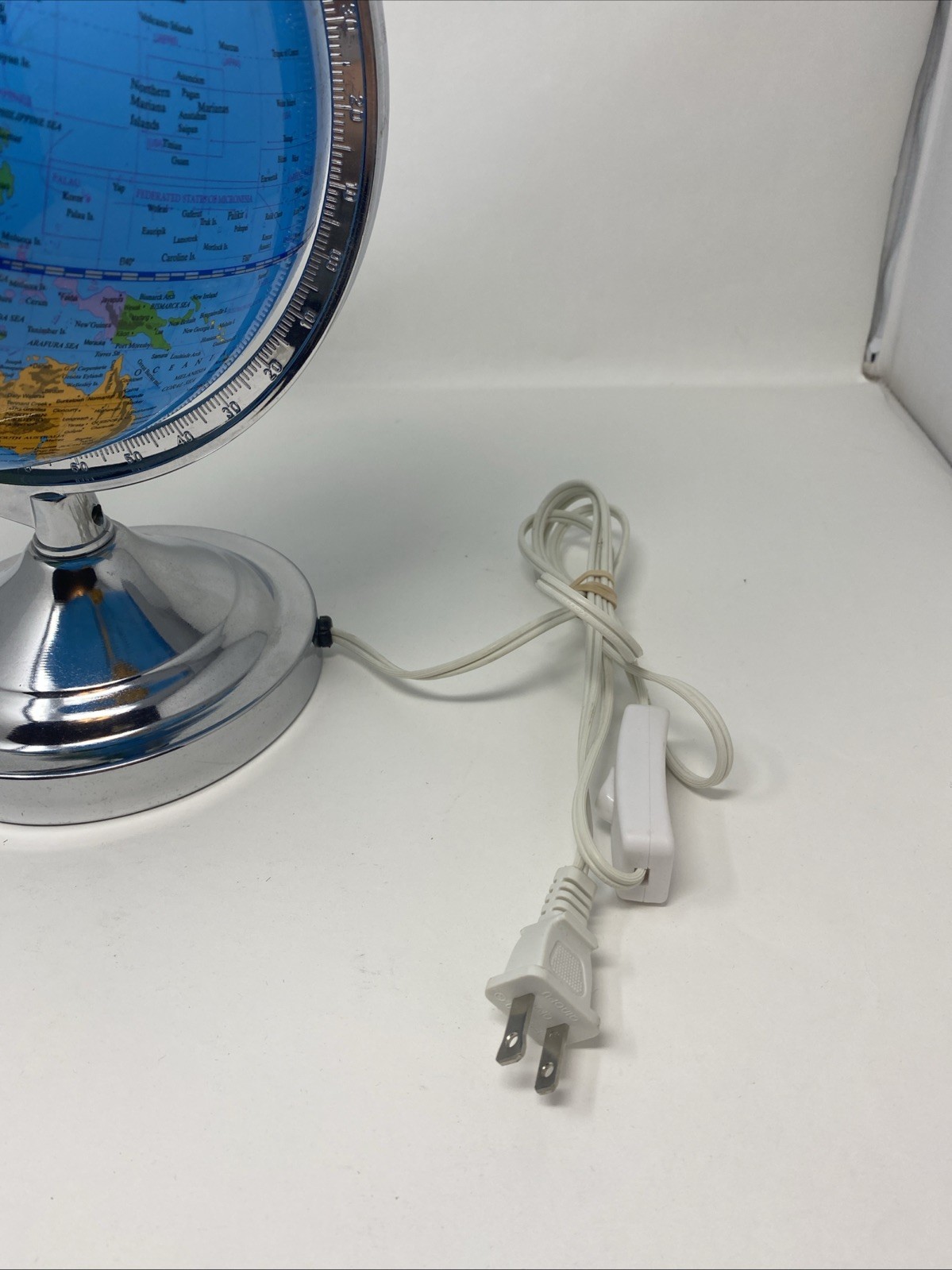Illuminated World Globe With Stand Lights Up Globe Works 13"