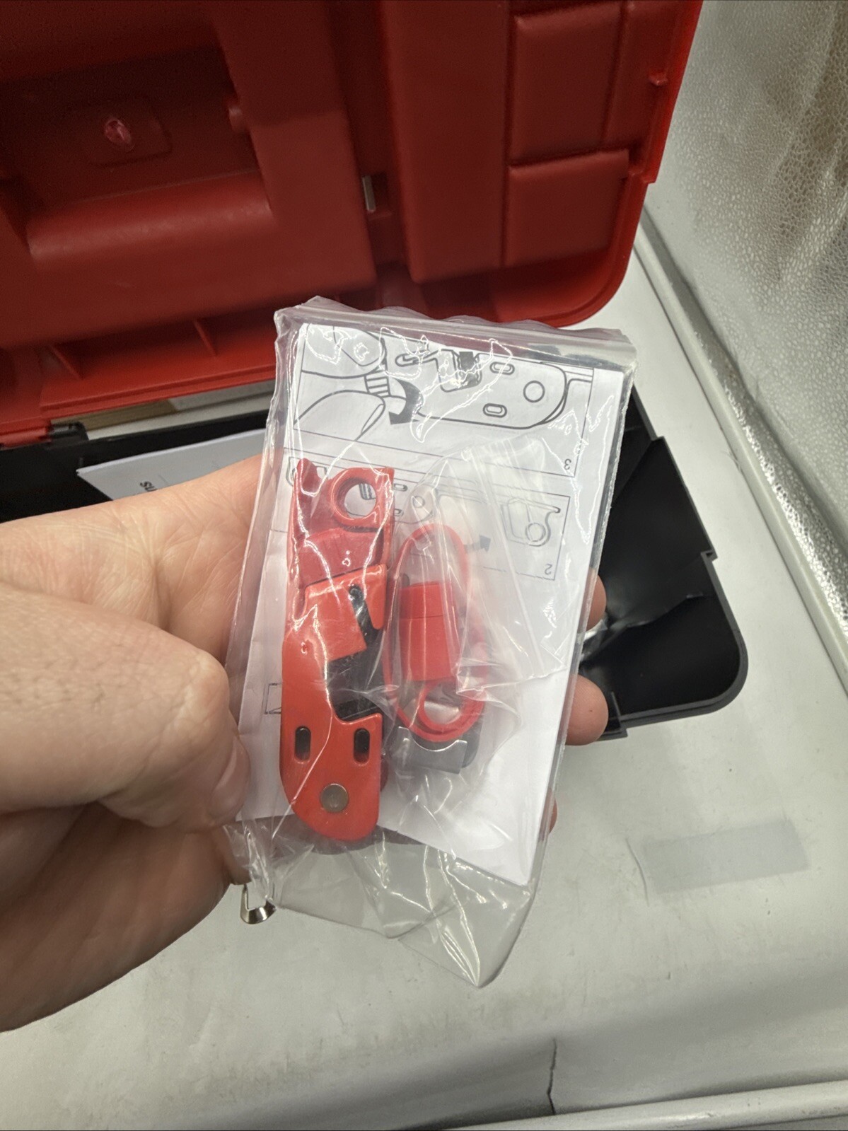 MASTER LOCK ED1457E410KABAS PORTABLE ELECTRICAL LOCK OUT KIT 780TD7